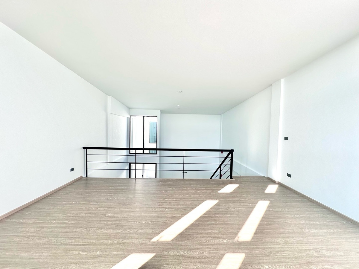 ให้เช่าอาคารพาณิชย์พัฒนาการ ศรีนครินทร์ : โฮมออฟฟิศสมัยใหม่ให้เช่า 281 ตร.ม.Nirvana @WORK Krungthep Kreetha — ทำเลศักยภาพ ติด Nirvana PORCH Community Mall