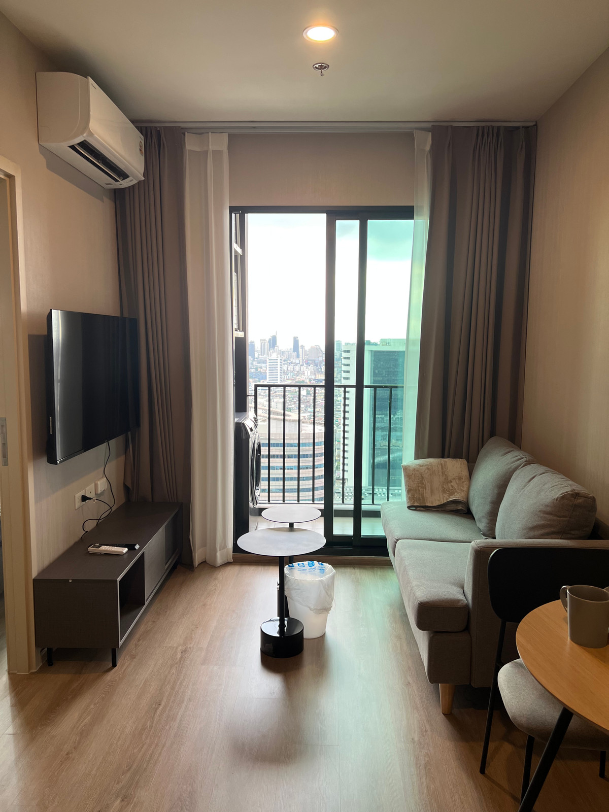 ให้เช่าคอนโดพระราม 9 เพชรบุรีตัดใหม่ RCA : NUE District R9 35th floor 1 bed condo for rent! 19000thb 