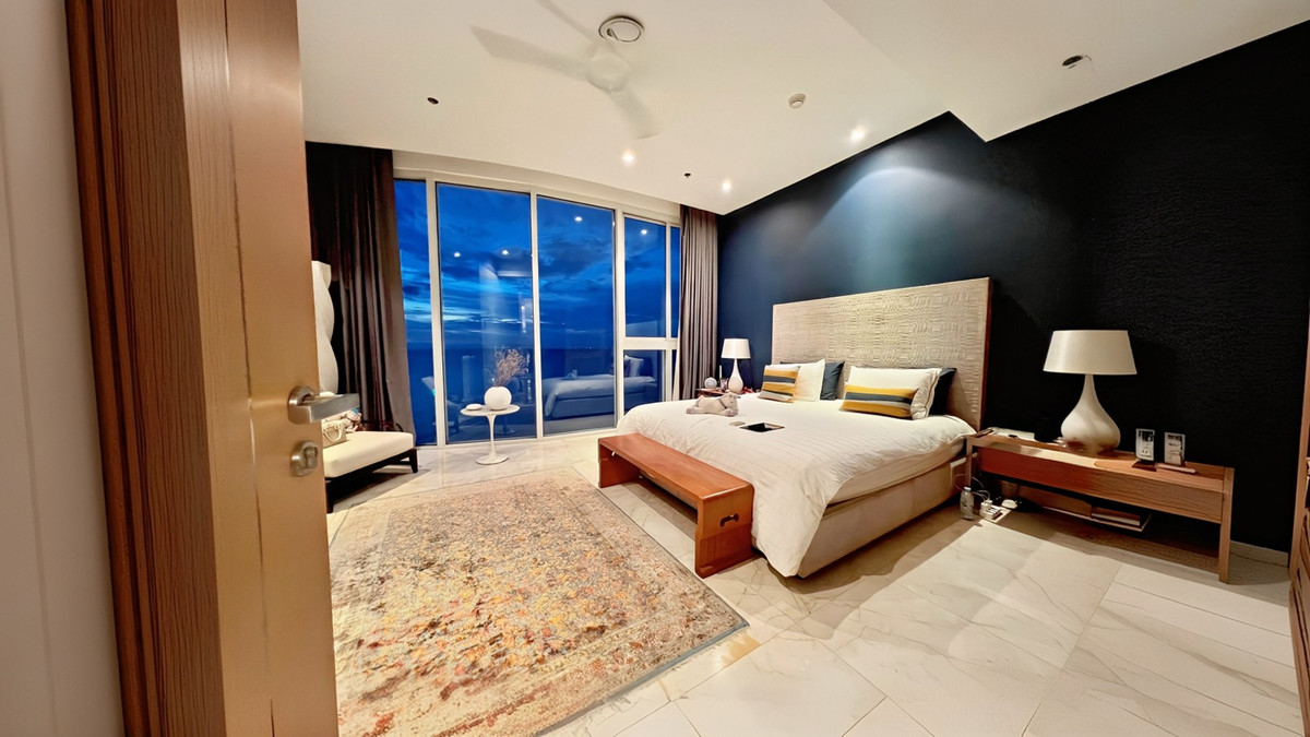 ขายคอนโดพัทยา บางแสน ชลบุรี สัตหีบ : For Sale Cove Pattaya RARE SUPER LUXURY BEACHFRONT UNIT — WONGAMAT (S03-2335) 