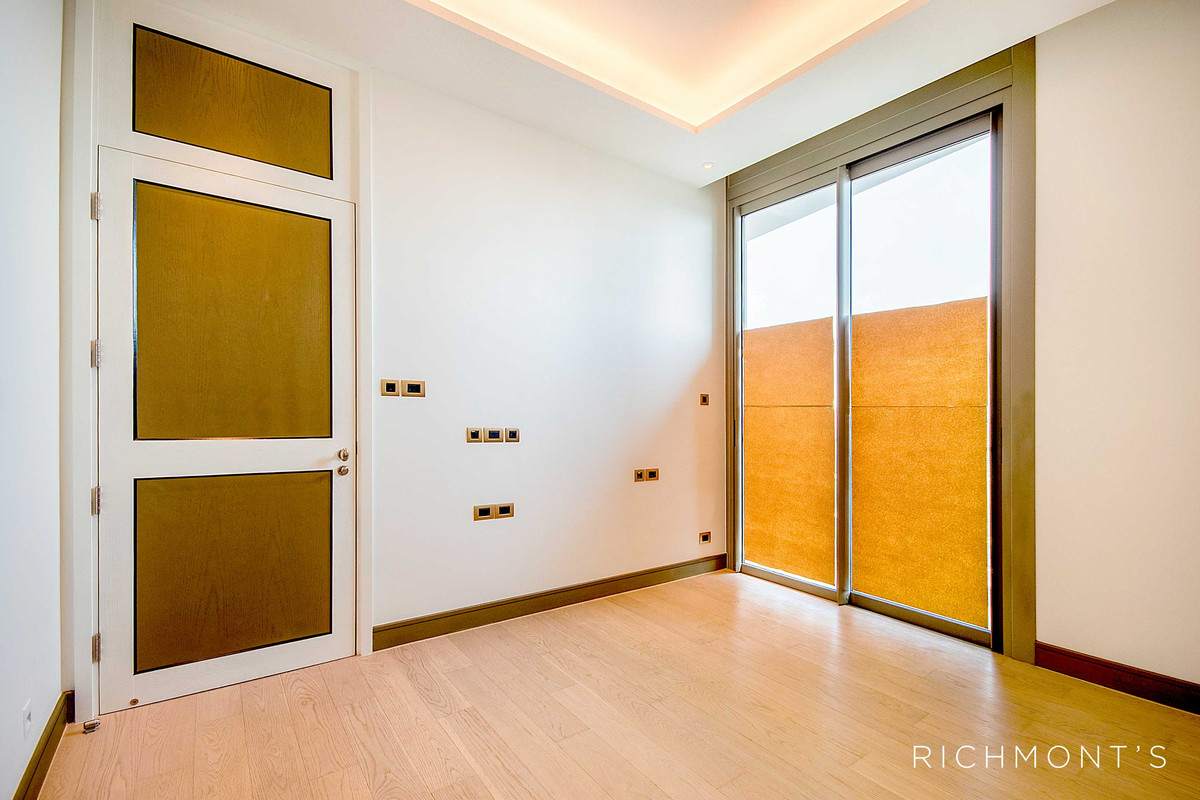 For SaleCondoWongwianyai, Charoennakor : 2 Bedrooms at The Residences at Mandarin Oriental, Please call: 062-496-6454