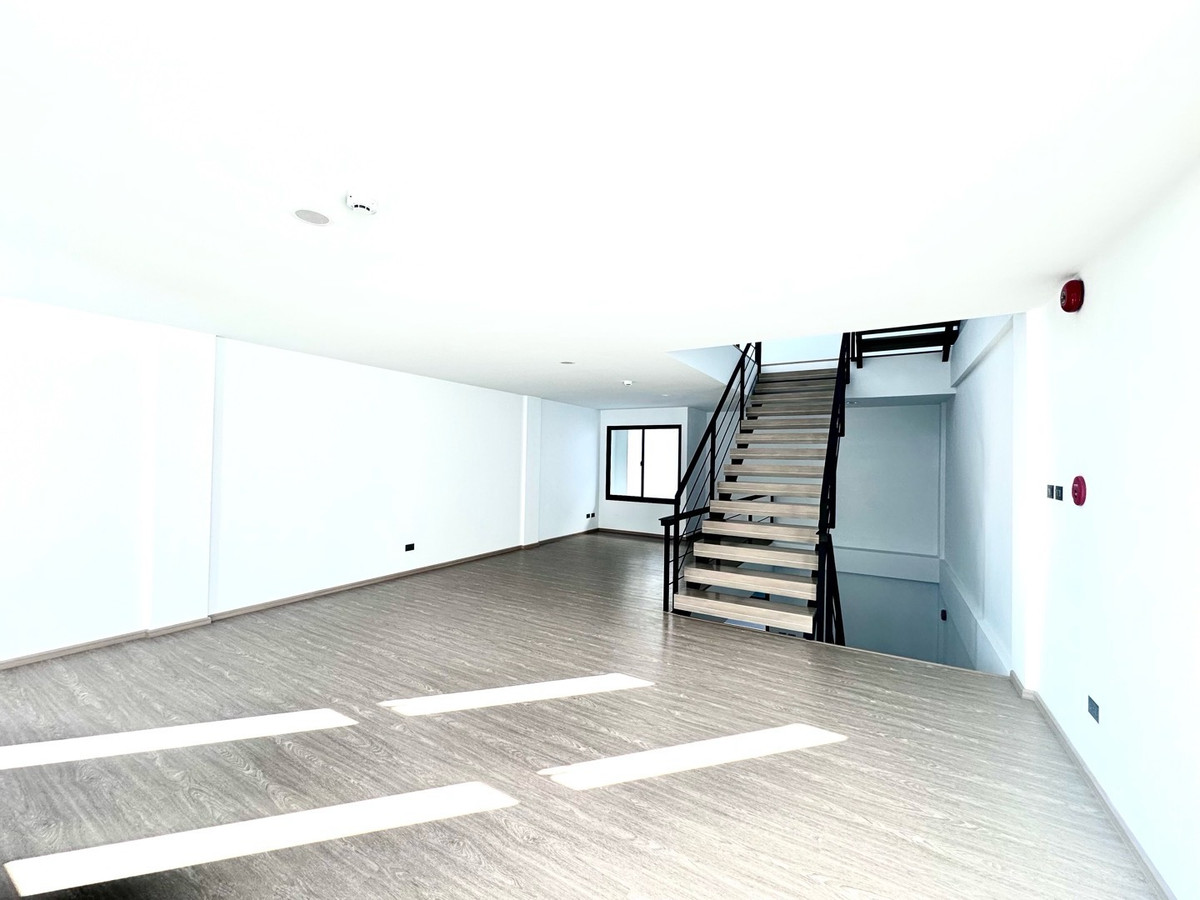 ให้เช่าอาคารพาณิชย์พัฒนาการ ศรีนครินทร์ : โฮมออฟฟิศสมัยใหม่ให้เช่า 281 ตร.ม.Nirvana @WORK Krungthep Kreetha — ทำเลศักยภาพ ติด Nirvana PORCH Community Mall