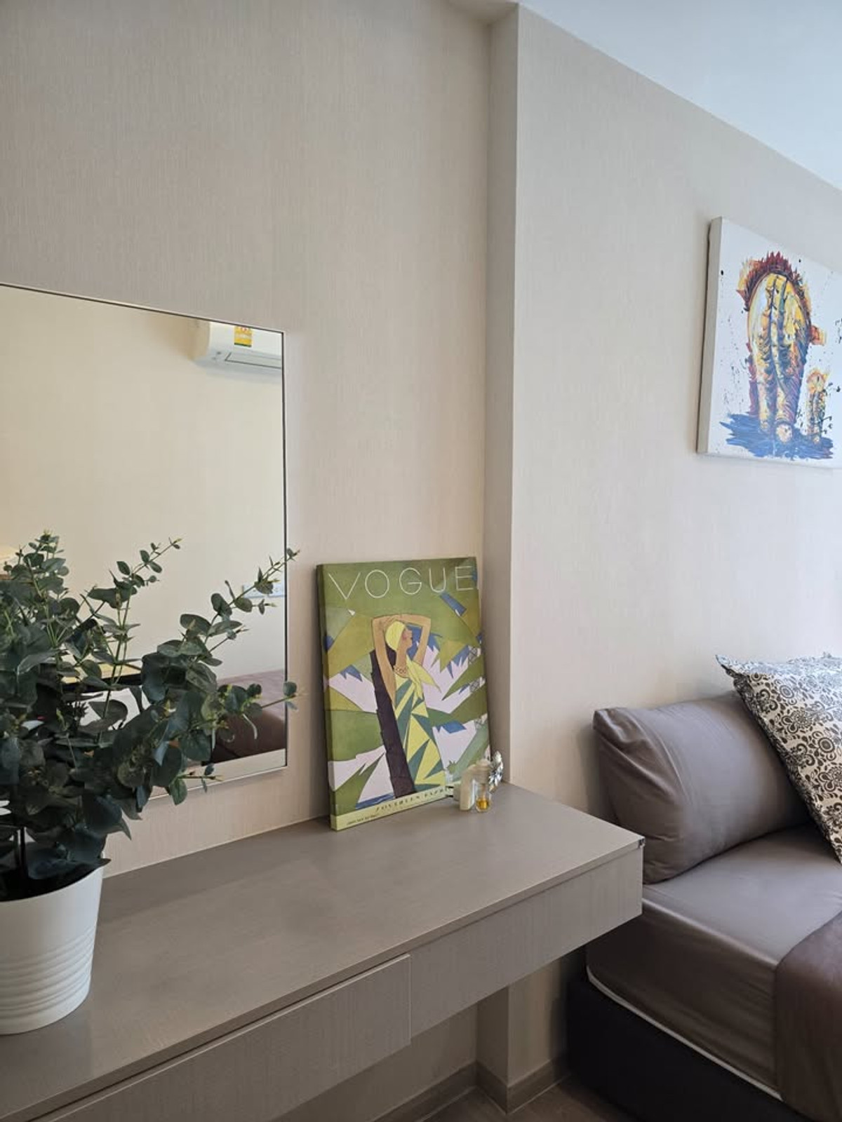 For RentCondoSukhumvit, Asoke, Thonglor : Condo VTARA Sukhumvit 36, convenient travel, near BTS, there is a shuttle, beautiful room, fully furnished, ready to move in!!