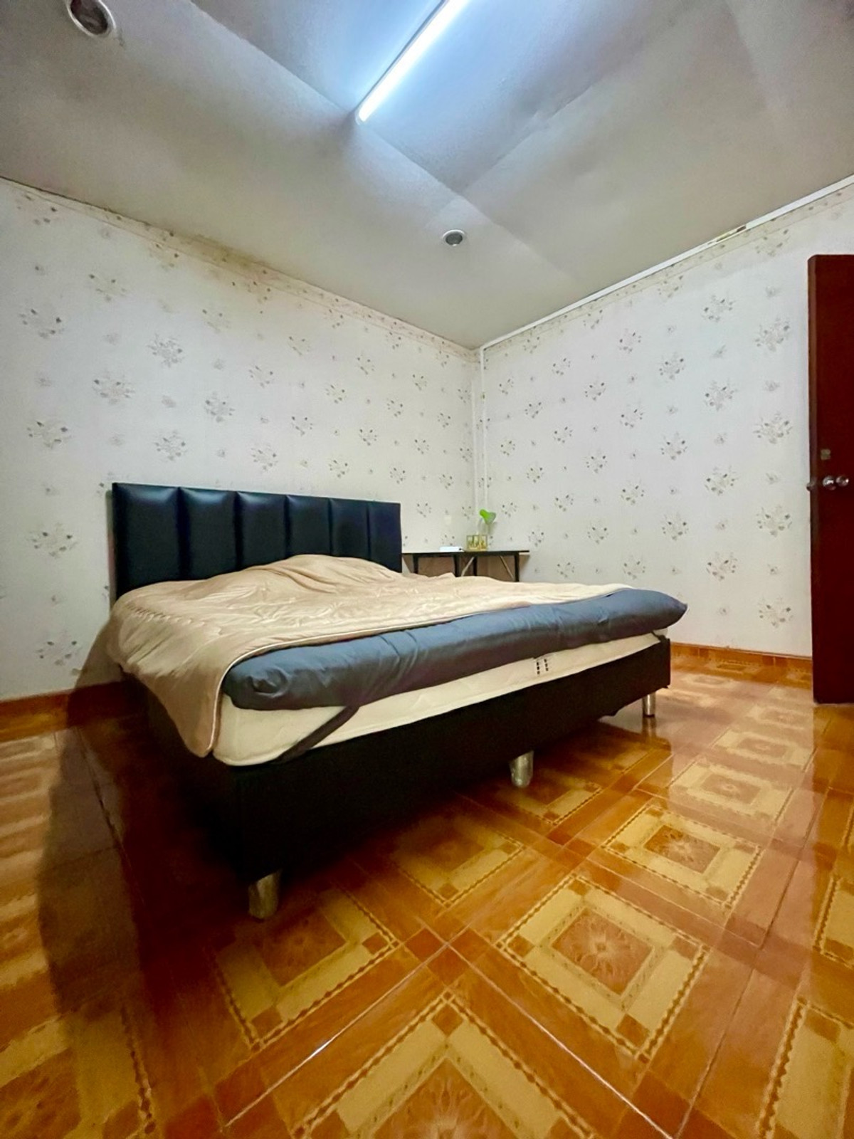 ขายทาวน์โฮมวิภาวดี ดอนเมือง หลักสี่ : ขายทาวน์เฮ้าส์2ชั้น ติดถนนในซอยวิภาวดี64 พท.18 ตรว. 2นอน2น้ำ ใกล้ตลาดสด, 7-11 ,เข้าออกได้หลายทาง เหมาะอยู่อาศัย/ค้าขายได้