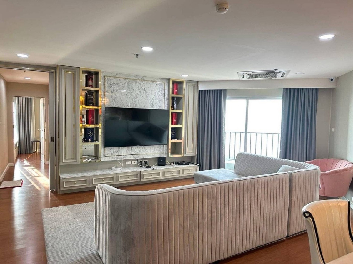 ให้เช่าคอนโดพระราม 9 เพชรบุรีตัดใหม่ RCA : FORRENT !! Duplex Belle grand rama9 ชั้น 30-31 อาคาร C วิวเมือง ขนาด 240.00 ตร.ม. 5 ห้องนอน 4 ห้องน้ำ พร้อมเข้าอยู่ ราคา 150,000 บาท
