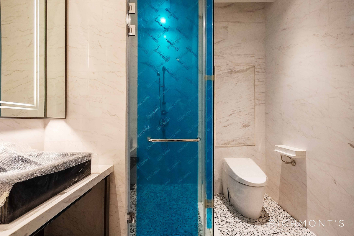 For SaleCondoWongwianyai, Charoennakor : 2 Bedrooms at The Residences at Mandarin Oriental, Please call: 062-496-6454