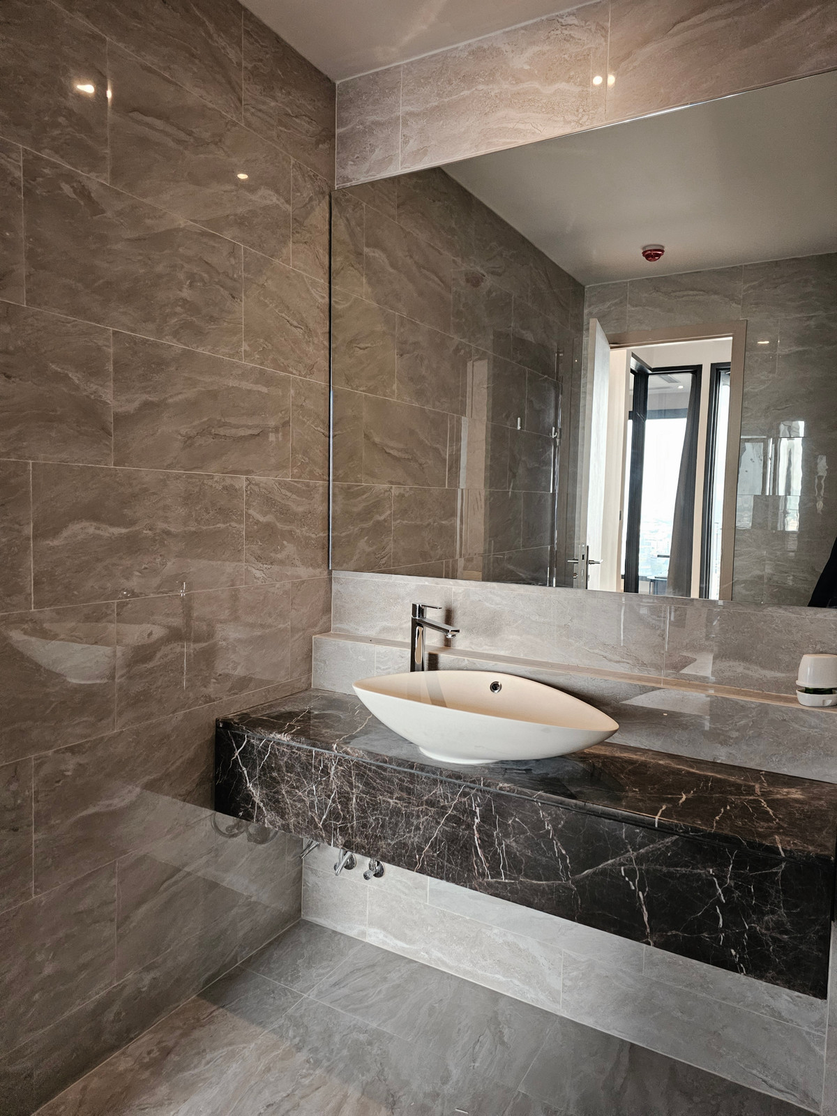 For RentCondoRama9, Petchburi, RCA : Ashton Asoke-Rama 9 Condo for RENT  ** Ashton Asoke - Rama 9  ห้องกว้าง 35 ตรม. 1 นอน 1 น้ำ พร้อมอยู่@ 26,000 บาท โทรด่วน 096-2615656  ห้องกว้าง 35 ตรม. 1 นอน 1 น้ำ เฟอร์ครบ พร้อมอยู่    Location : Rama 9   Selling Price : 26,000 Baht  Condominium near MR