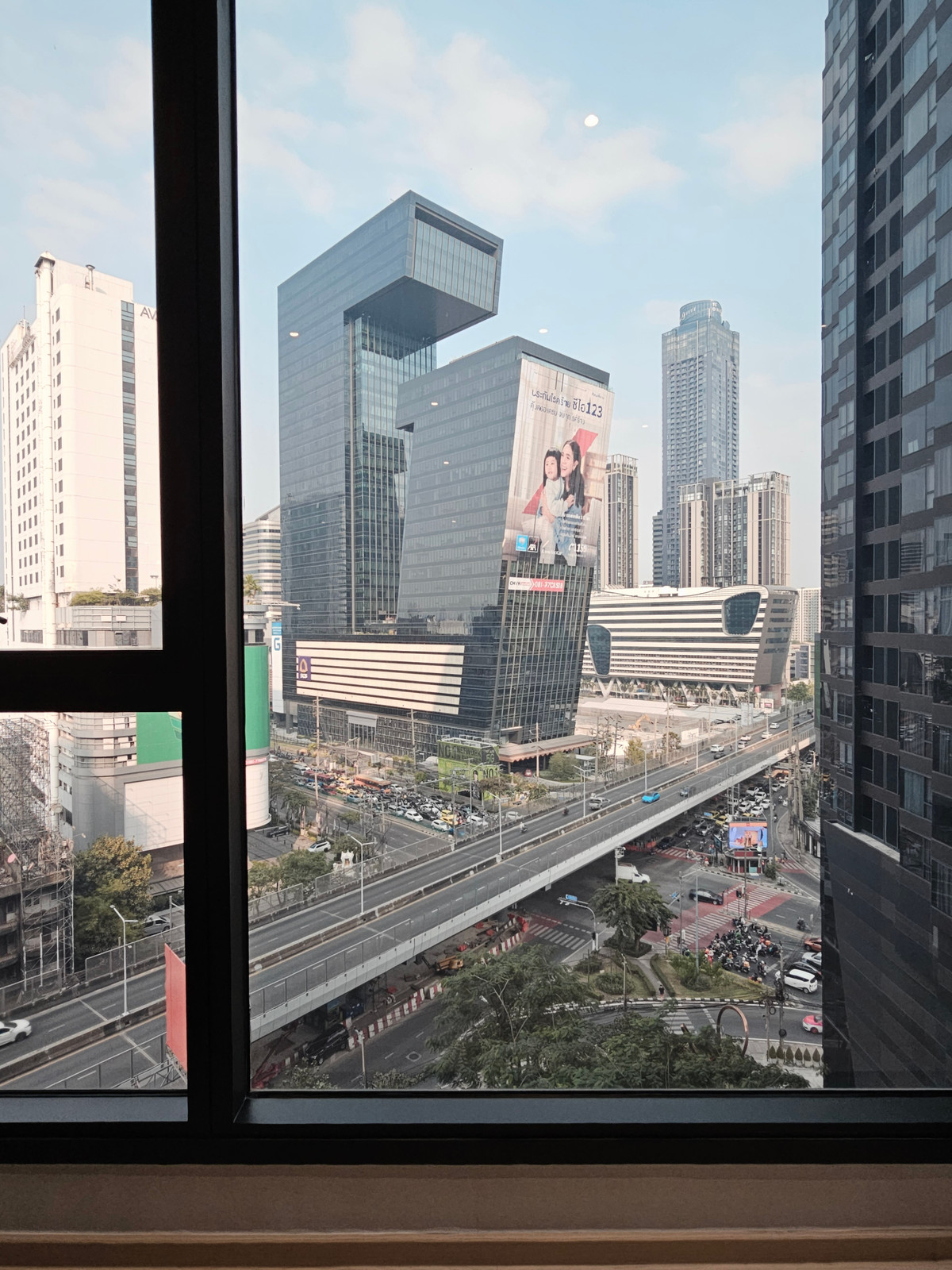 For RentCondoRama9, Petchburi, RCA : Ashton Asoke-Rama 9 Condo for RENT  ** Ashton Asoke - Rama 9  ห้องกว้าง 43 ตรม. 1 นอน 1 น้ำ พร้อมอยู่@ 35,000 บาท โทรด่วน 096-2615656  ห้องกว้าง 43 ตรม. 1 นอน 1 น้ำ เฟอร์ครบ พร้อมอยู่    Location : Rama 9   Selling Price : 35,000 Baht  Condominium near MR