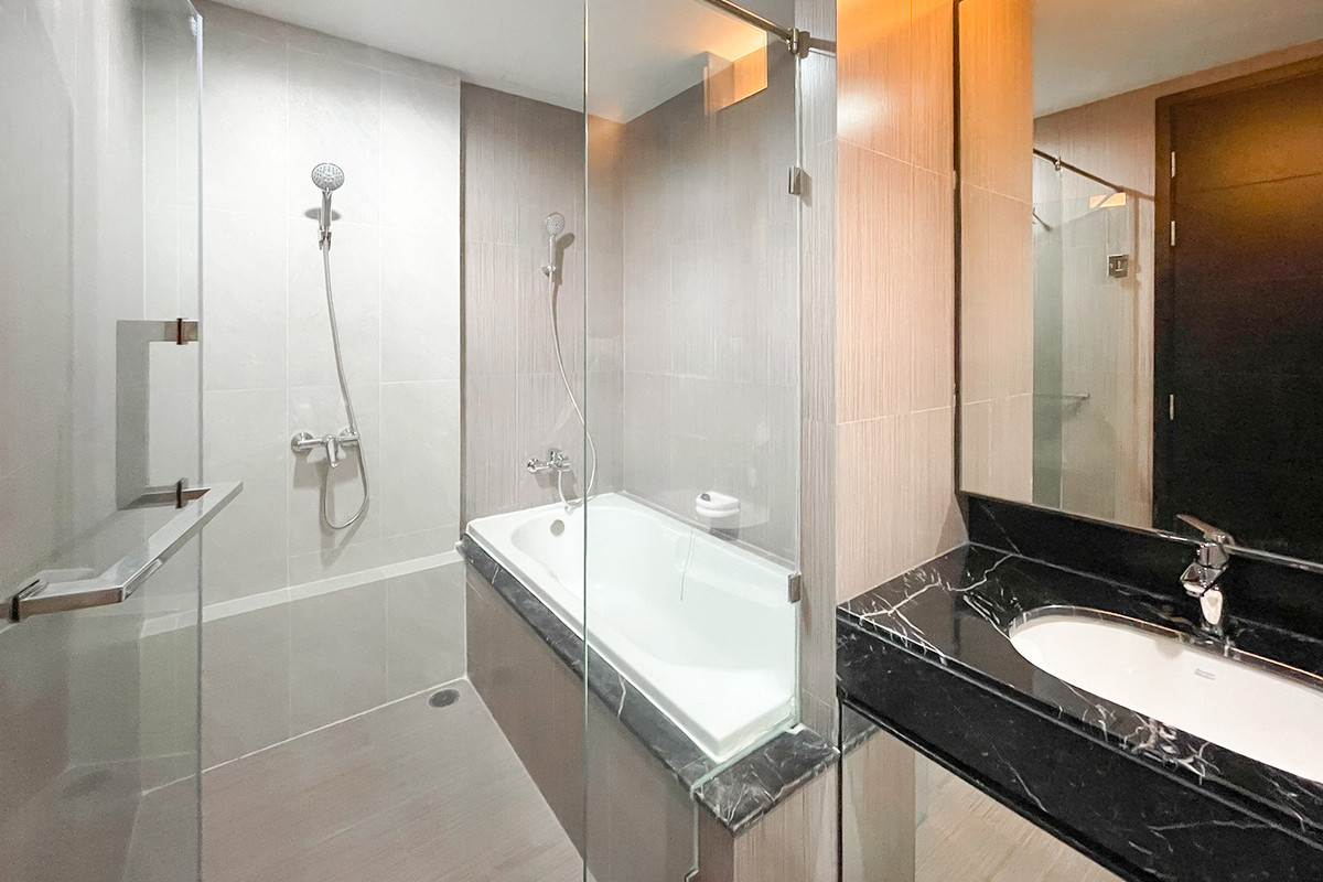 For RentCondoSukhumvit, Asoke, Thonglor : Condo Villa Sikhara, convenient travel, close to BTS, there is a shuttle, beautiful room, fully furnished, ready to move in!!