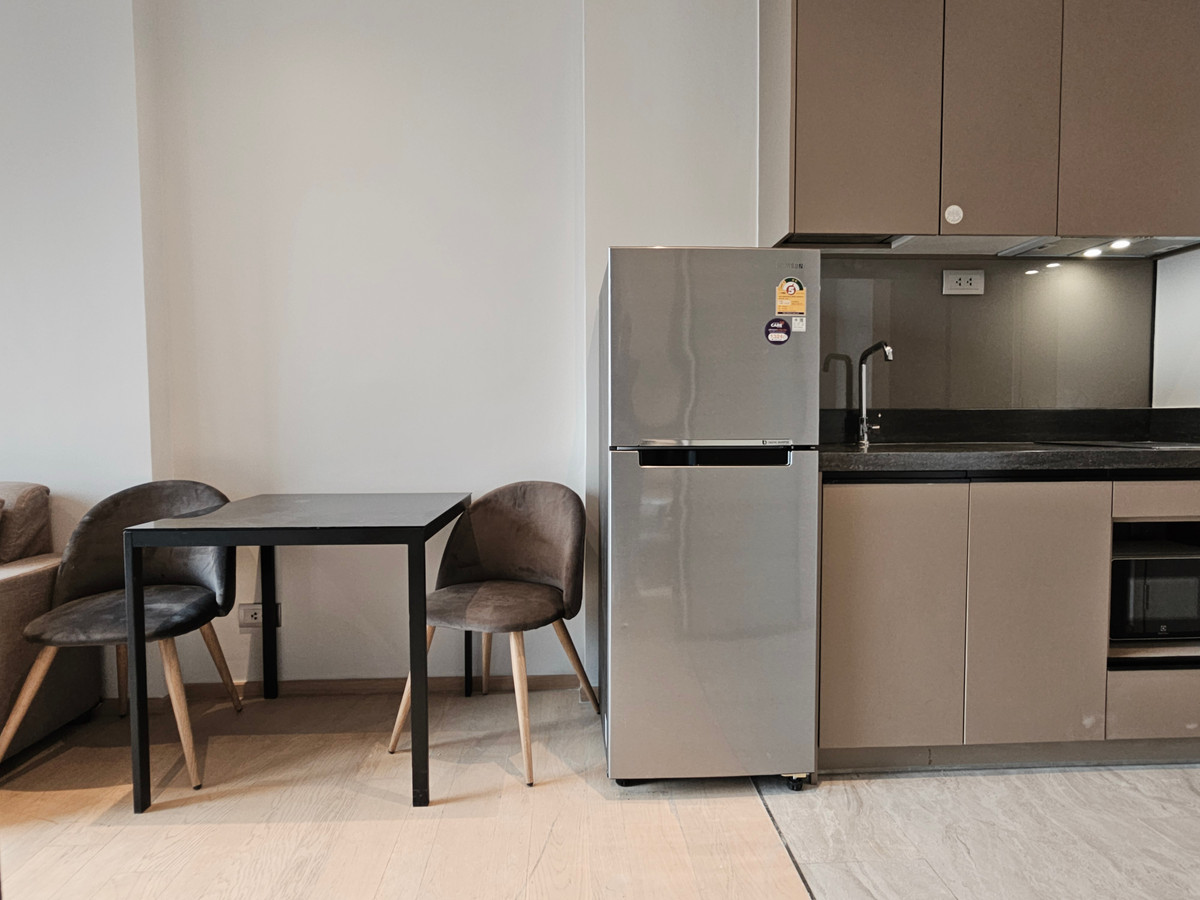 For RentCondoRama9, Petchburi, RCA : Ashton Asoke-Rama 9 Condo for RENT  ** Ashton Asoke - Rama 9  ห้องกว้าง 35 ตรม. 1 นอน 1 น้ำ พร้อมอยู่@ 26,000 บาท โทรด่วน 096-2615656  ห้องกว้าง 35 ตรม. 1 นอน 1 น้ำ เฟอร์ครบ พร้อมอยู่    Location : Rama 9   Selling Price : 26,000 Baht  Condominium near MR