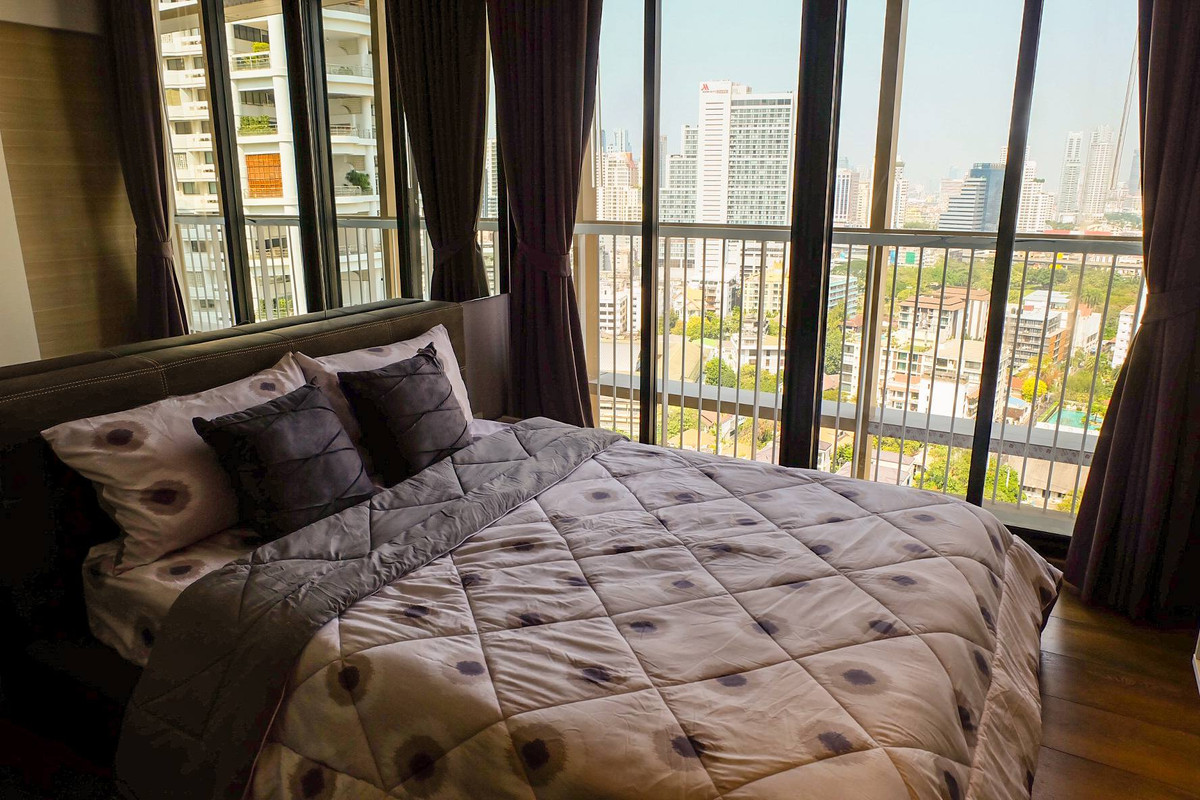 For RentCondoSukhumvit, Asoke, Thonglor : Park 24 Condo, convenient travel, close to BTS, there is a shuttle, beautiful room, fully furnished, ready to move in!!