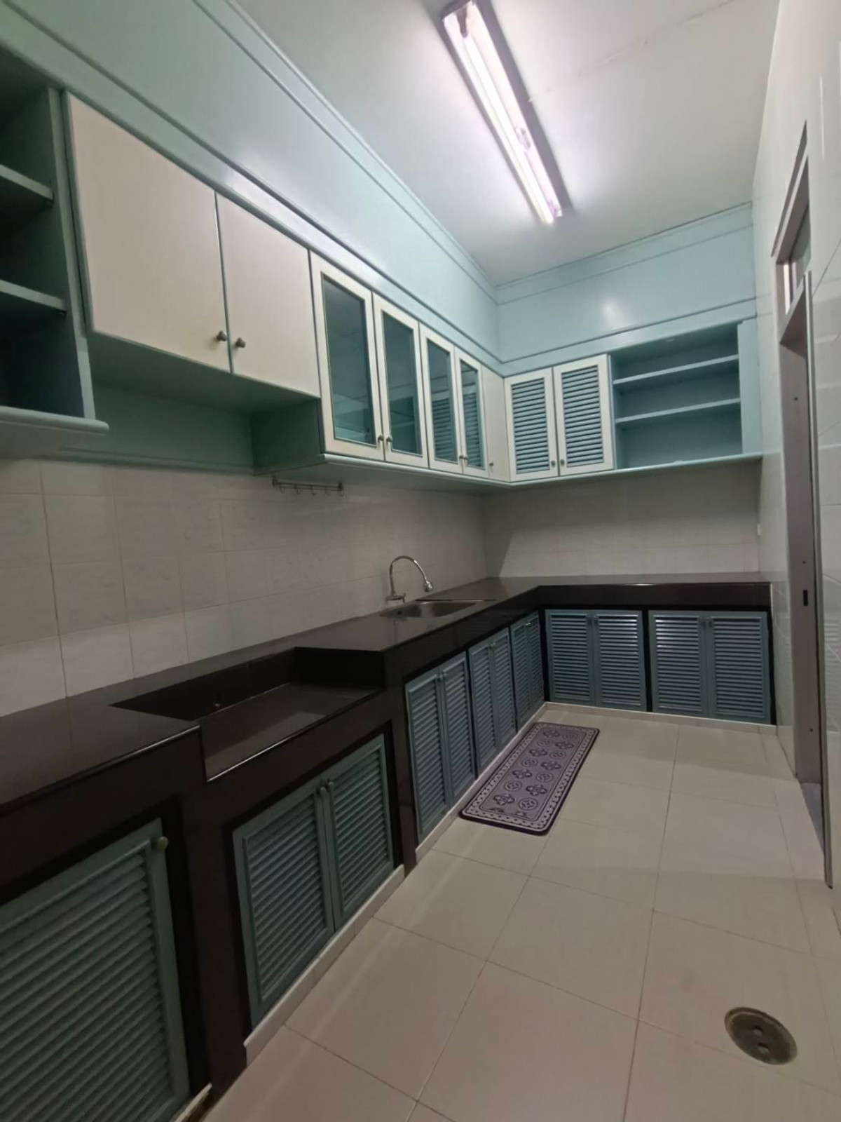 ขายทาวน์โฮมลาดพร้าว101 แฮปปี้แลนด์ : ลดเป็นล้าน  ด่วน !   บ้าน & โฮมออฟฟิต 2 ชั้น  พร้อมเข้าอยู่ได้เลย   หลังริม ทำเลเลียบด่วน และ ลาดพร้าว 87 หน้ากว้าง 10 เมตร 