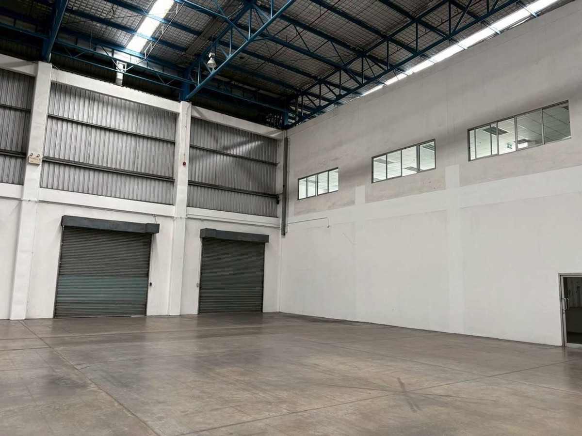 For RentFactorySriracha Laem Chabang Ban Bueng : 🏭 FACTORY / WAREHOUSE for RENT 5,220 SQ.M.

🎯 General Zone | Laem Chabang, Chonburi

💰 Rental Rate: 160 THB/sq.m./month
🔸 Security Deposit: 5 months
🔸 Advance Rental: 1 month

🎯 Included land & building tax and building insurance fee