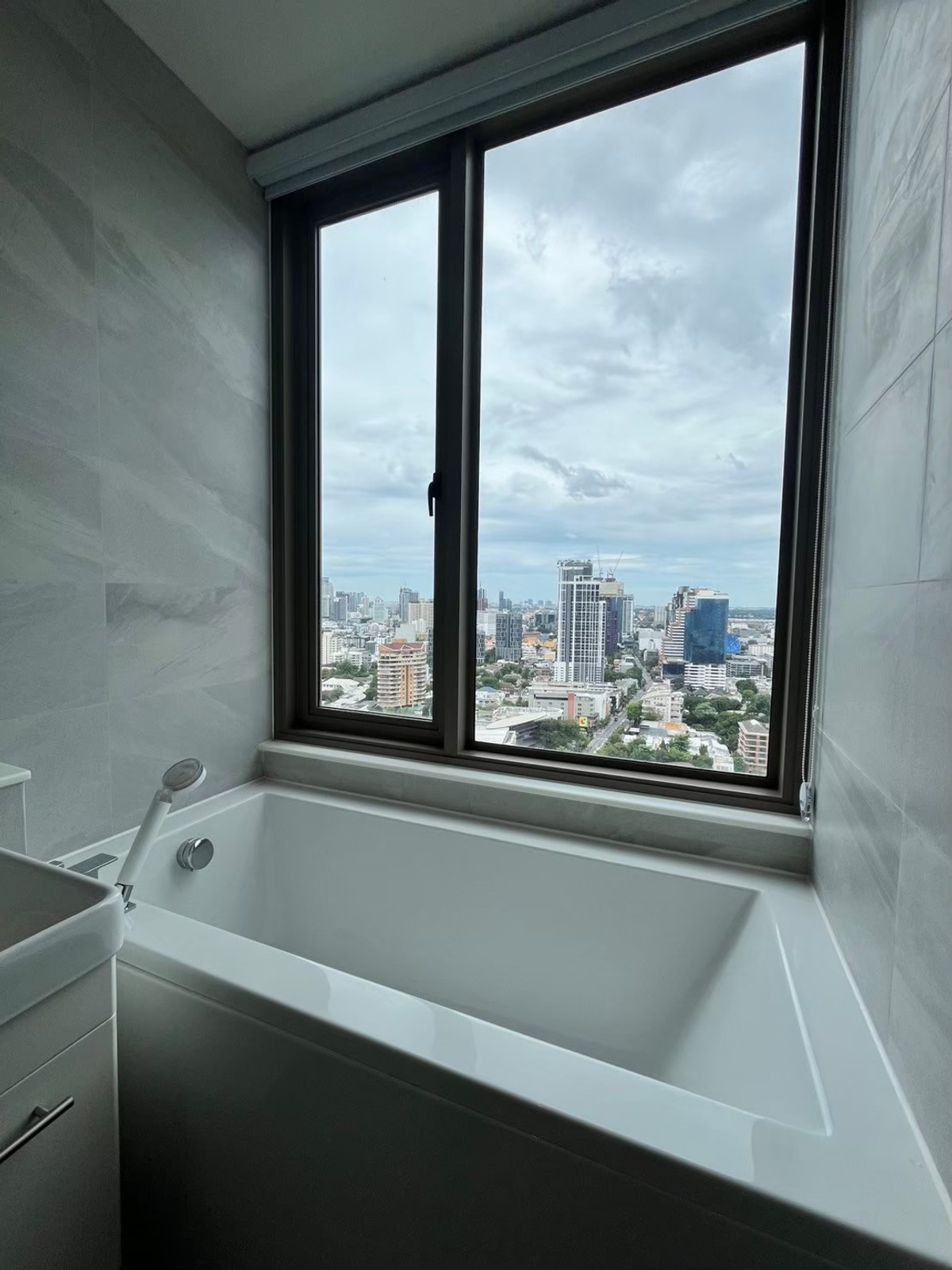 For RentCondoSukhumvit, Asoke, Thonglor : 🔥 Hot Deal 2 bedrooms with best layout for rent rhythm ekkamai estate 🔥