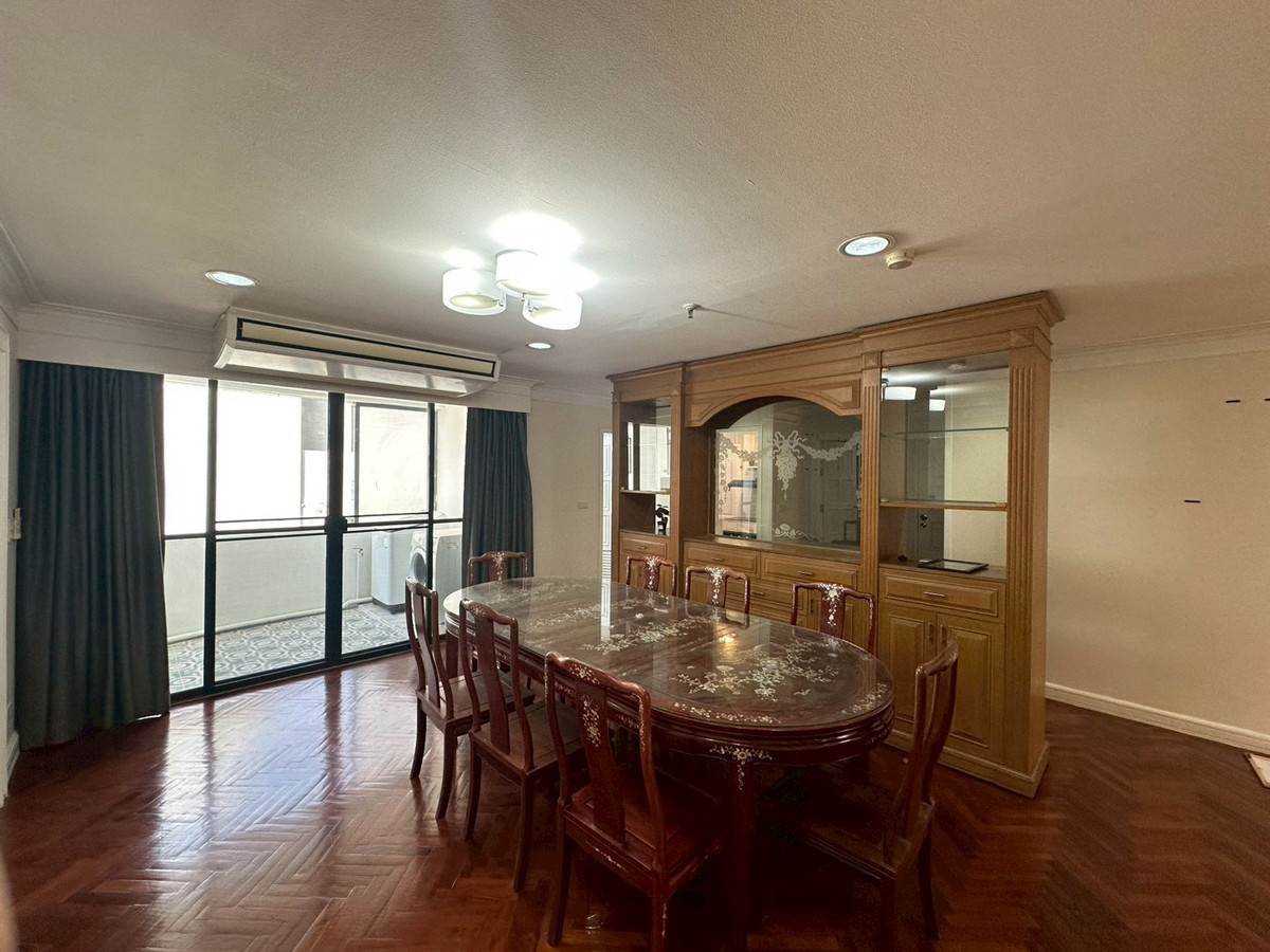 For RentCondoSukhumvit, Asoke, Thonglor : ✨Condo for rent in the Ekkamai area at Modern Town. 3 bedrooms, fully furnished, close to shopping areas and BTS Ekkamai. Ready to move in.