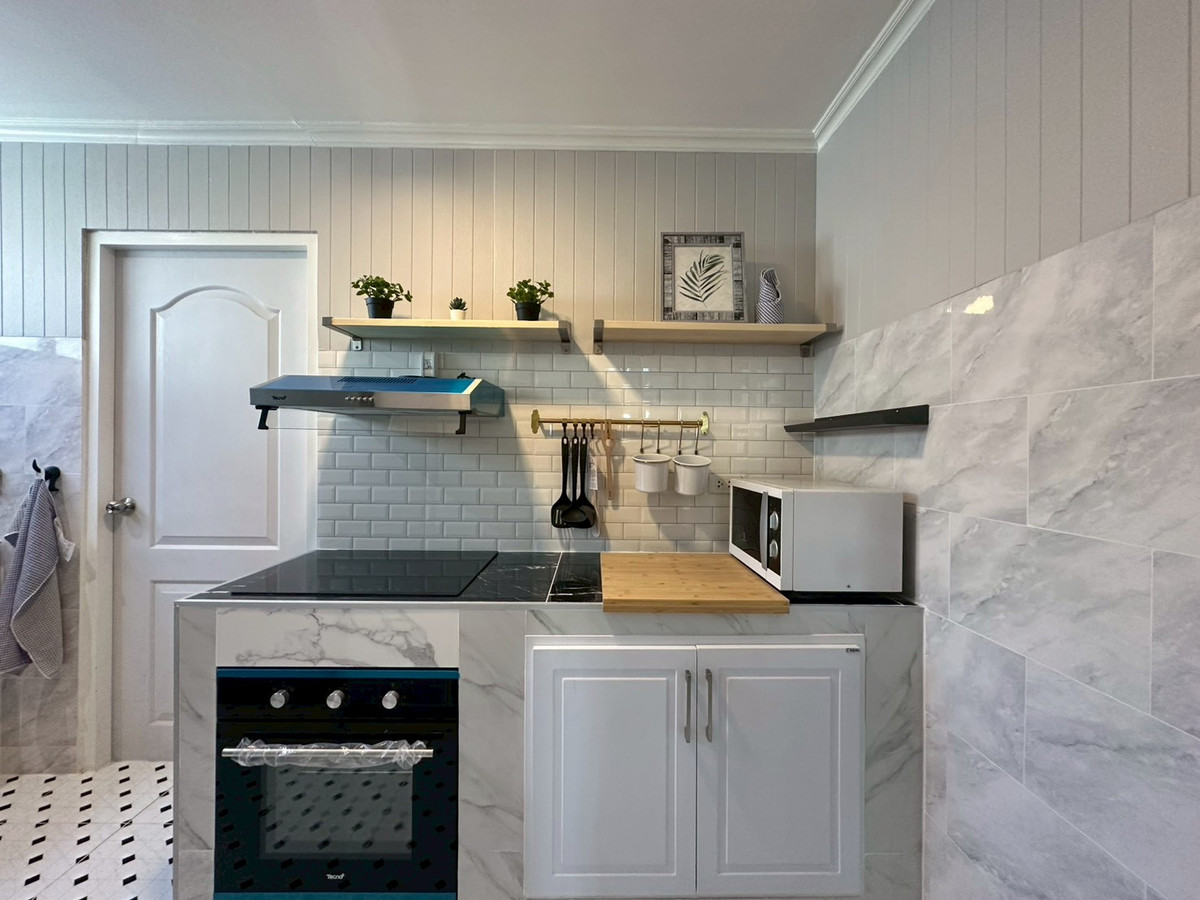 For RentCondoSukhumvit, Asoke, Thonglor : ✨Condo for rent in the Ekkamai area at Modern Town. 3 bedrooms, fully furnished, close to shopping areas and BTS Ekkamai. Ready to move in.