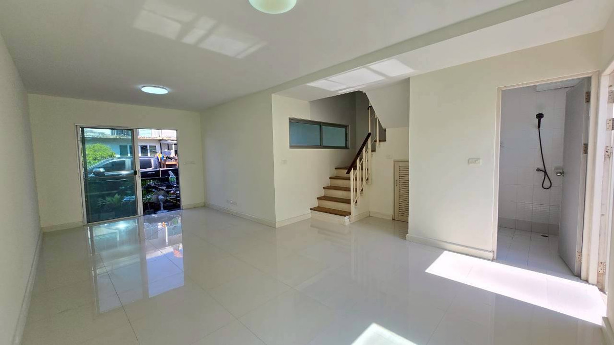 ขายทาวน์โฮมโชคชัย4 ลาดพร้าว71 : 🔥🔥ขายถูกThe Plant Citi Ladprao71🔥🔥เดอะแพลนท์ซิตี้ ลาดพร้าว71*พท.18.6 ตร.ว รีโนเวทพร้อมอยู่ ใกล้รถไฟฟ้า ซอยสงบส่วนตัว พื้นที่เยอะ *