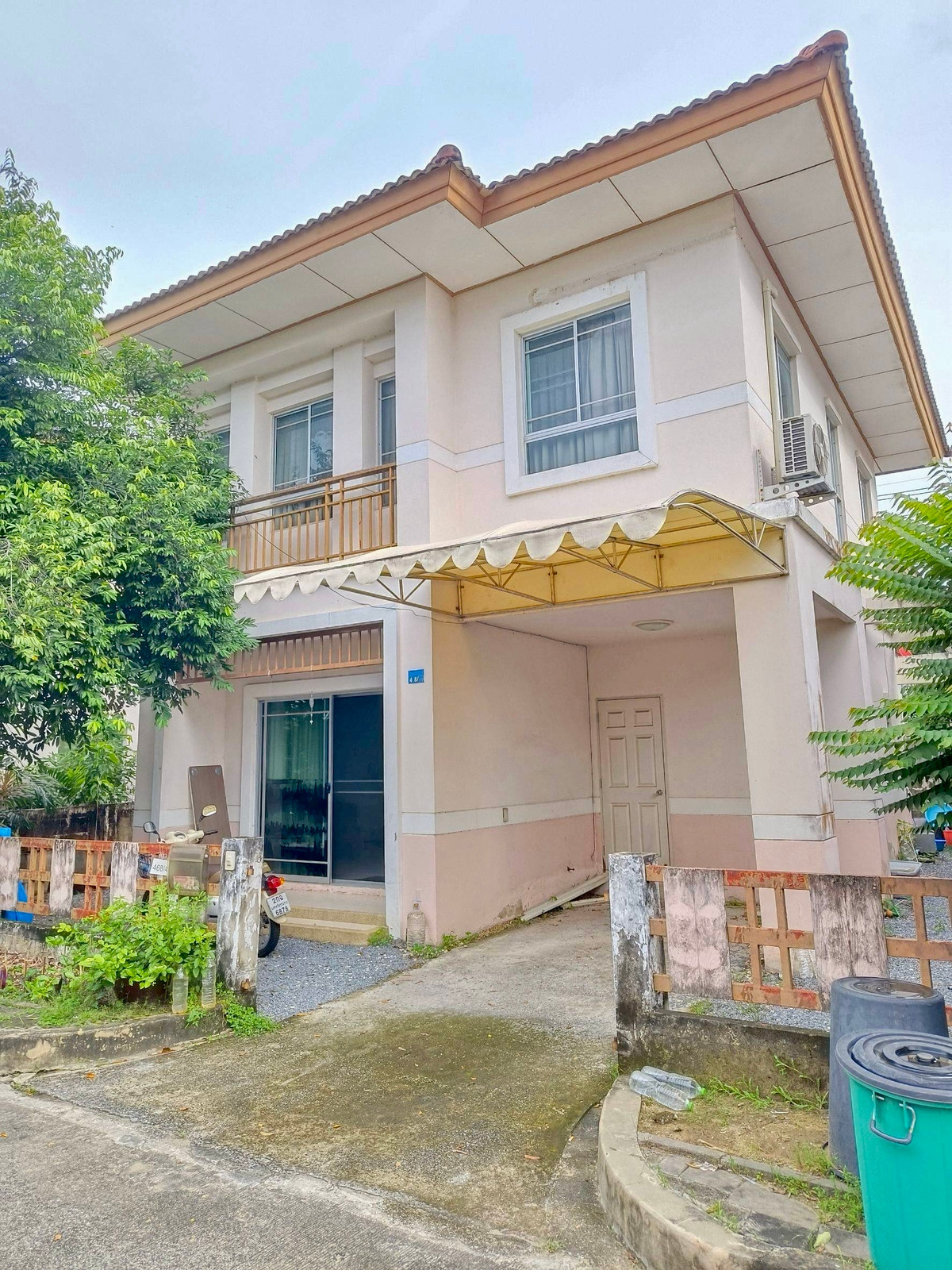 ขายบ้านนวมินทร์ รามอินทรา : บ้านแฝดสไตล์บ้านเดี่ยว ทำเลปัญญาอินทรา ใกล้ซาฟารีเวิลด์ เดินทางสะดวก เชื่อมต่อหลายเส้นทาง ราคาจับต้องได้