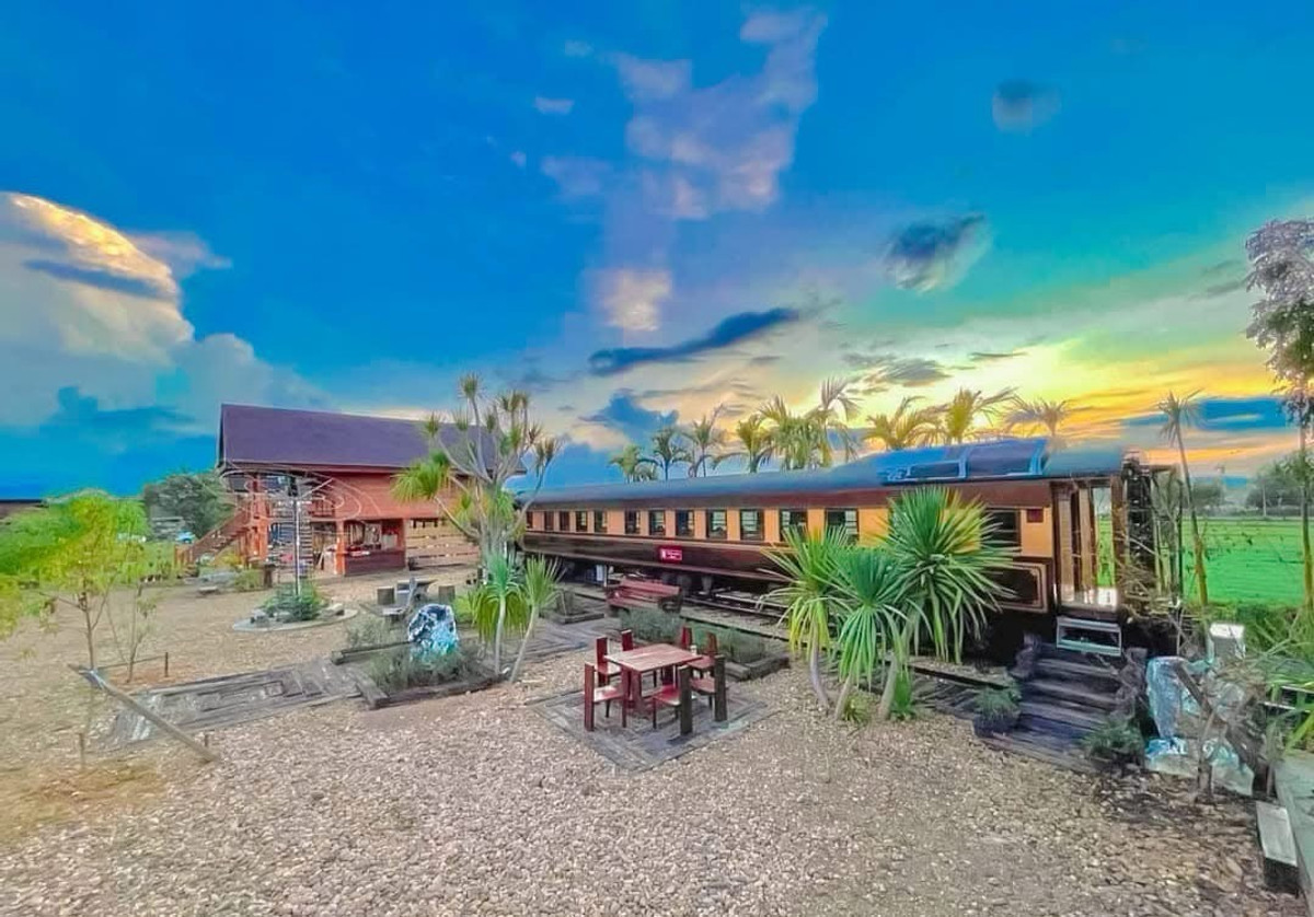 For SaleHousePhrae : Old teak houses for sale, large and small. Complete with train carriages On land in a prime location, Phrae Province, over 8 rai, next to the road along the irrigation canal, mountain view, cool and shady atmosphere mixed with the scent of nature in every