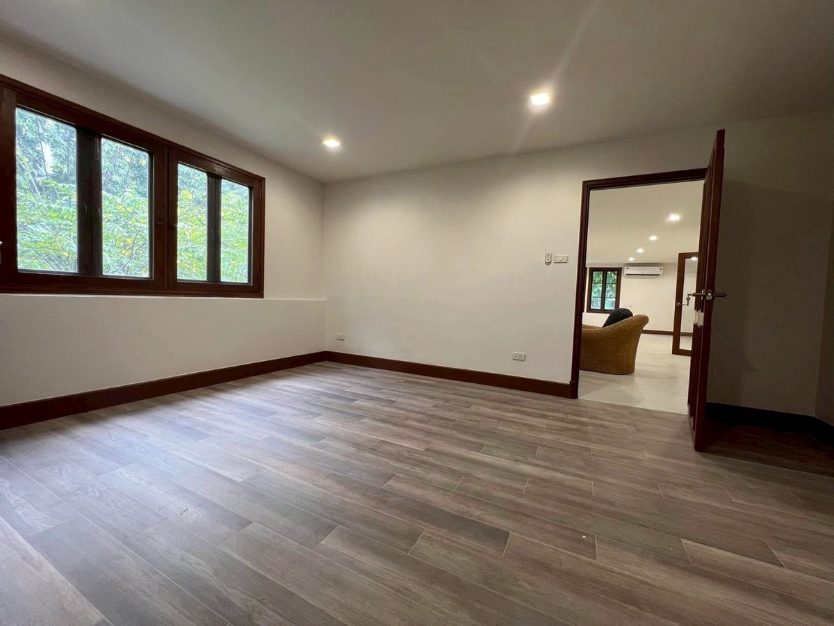 ให้เช่าบ้านอารีย์ อนุสาวรีย์ : ให้เช่า บ้านเดี่ยว Mid Century House ราชครู เขตพญาไท ใกล้ อารีย์ และเลี้ยงสัตว์ได้ Pet Friendly