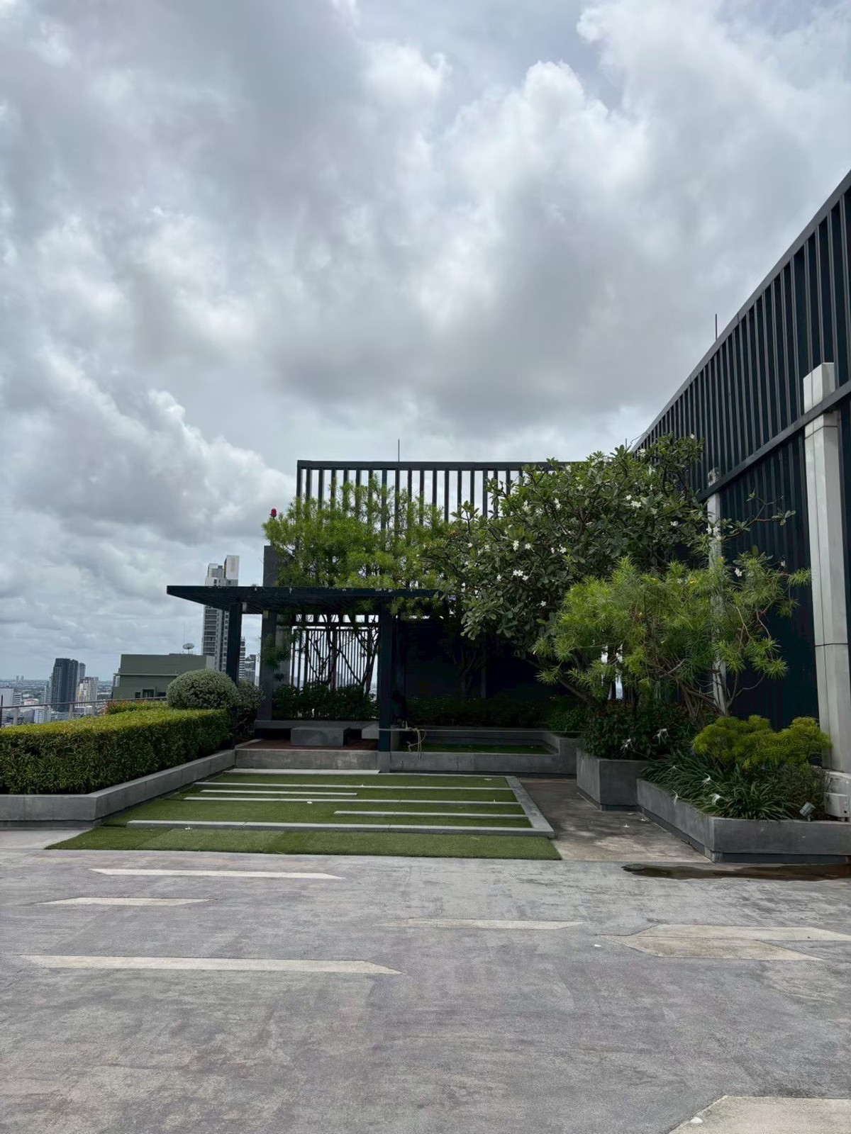 For RentCondoWongwianyai, Charoennakor : ✨ Most peaceful in the area of ​​The Room BTS Wongwian Yai, few units, private, Land & Houses standards 🎉