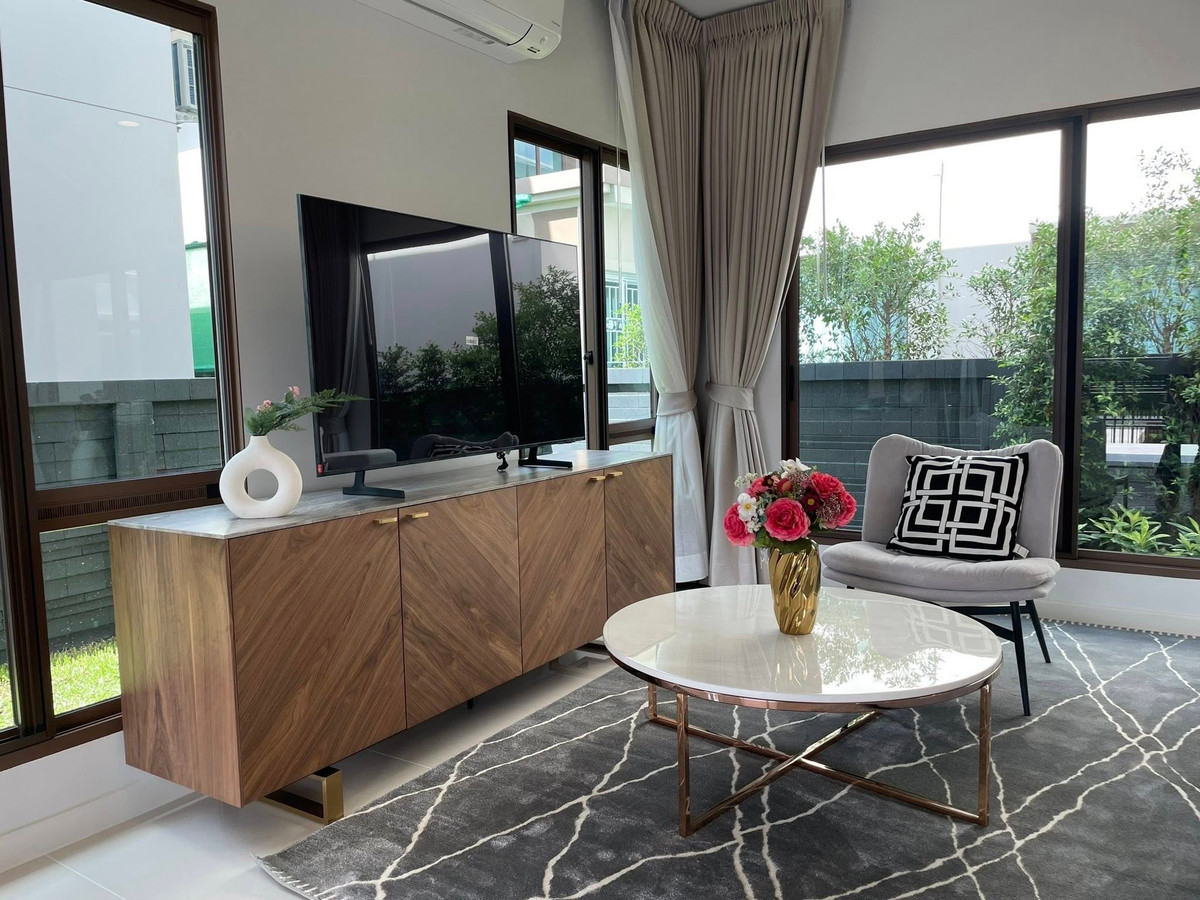 For RentHousePattanakan, Srinakarin : 📍 Single House for Rent: Detached house, Burasiri Village, Krungthep Kreetha, 4 floors, located near Brighton International School and Wellington   Type: 4 bedrooms / 4 bathrooms