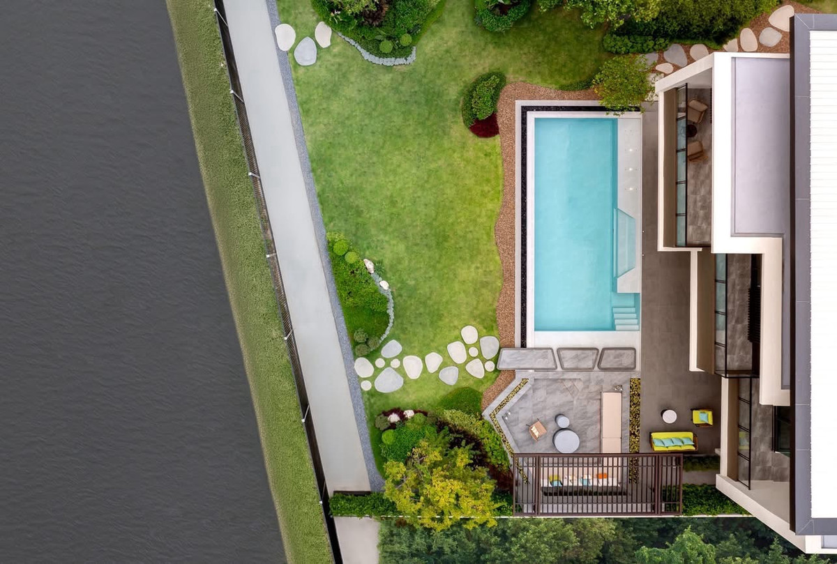 For SaleHouseSamut Prakan,Samrong : ⭐️Special price for project closing ⭐️The River size 454 Sq.m 4 bed 5 bath special price only 24.9 MB. Make an appointment to view the project. 086-795-9997(Jimmy)