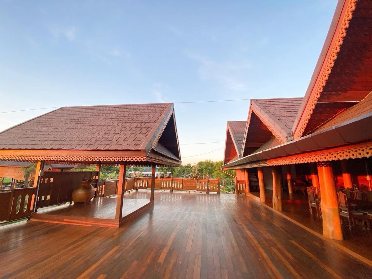 For SaleHousePhrae : Old teak houses for sale, large and small. Complete with train carriages On land in a prime location, Phrae Province, over 8 rai, next to the road along the irrigation canal, mountain view, cool and shady atmosphere mixed with the scent of nature in every