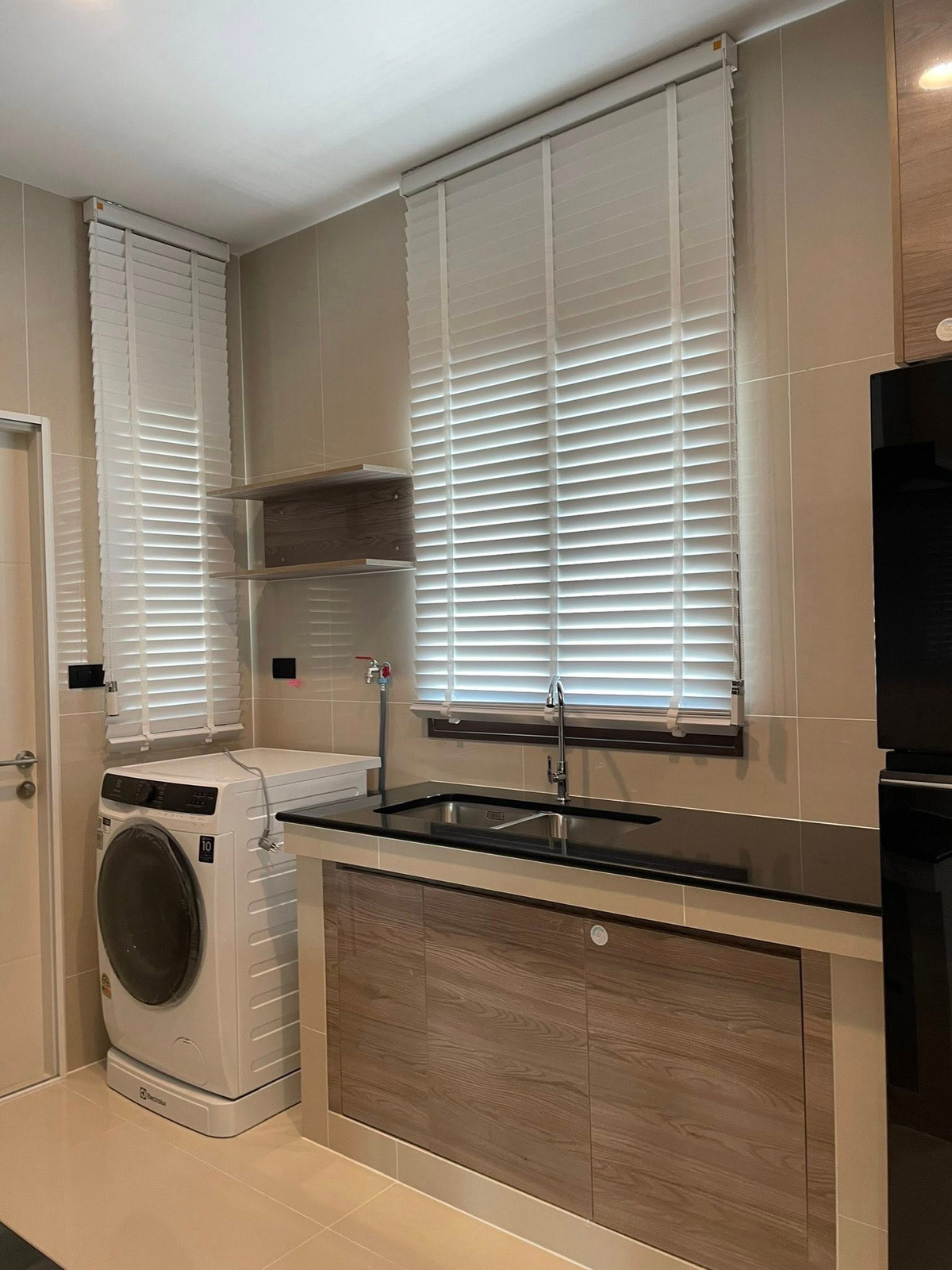 For RentHousePattanakan, Srinakarin : 📍 Single House for Rent: Detached house, Burasiri Village, Krungthep Kreetha, 4 floors, located near Brighton International School and Wellington   Type: 4 bedrooms / 4 bathrooms