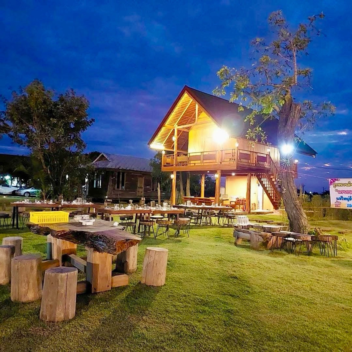 For SaleHousePhrae : Old teak houses for sale, large and small. Complete with train carriages On land in a prime location, Phrae Province, over 8 rai, next to the road along the irrigation canal, mountain view, cool and shady atmosphere mixed with the scent of nature in every
