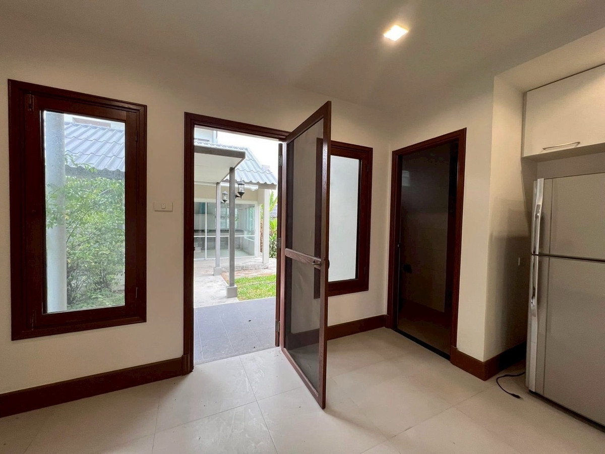 ให้เช่าบ้านอารีย์ อนุสาวรีย์ : ให้เช่า บ้านเดี่ยว Mid Century House ราชครู เขตพญาไท ใกล้ อารีย์ และเลี้ยงสัตว์ได้ Pet Friendly