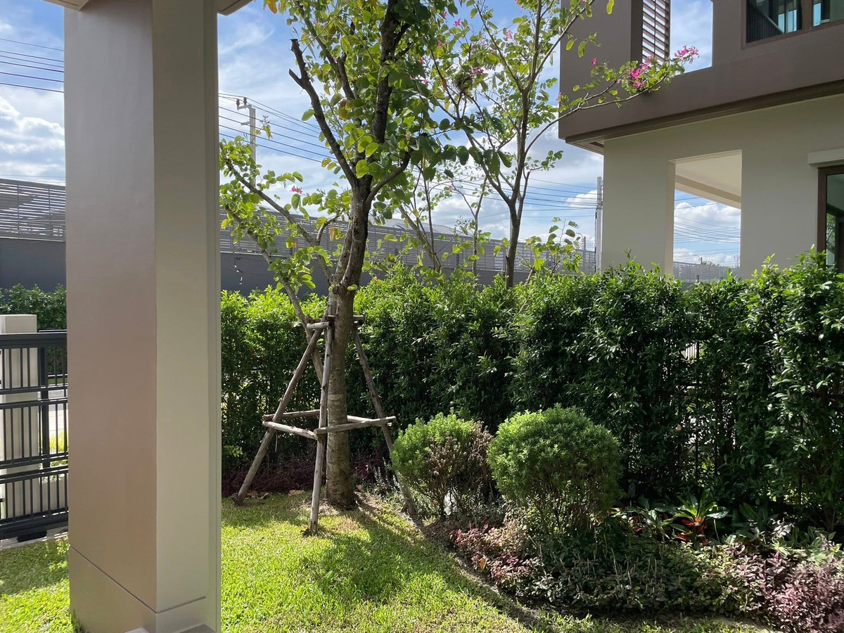 For RentHousePattanakan, Srinakarin : 📍 Single House for Rent: Detached house, Burasiri Village, Krungthep Kreetha, 4 floors, located near Brighton International School and Wellington   Type: 4 bedrooms / 4 bathrooms