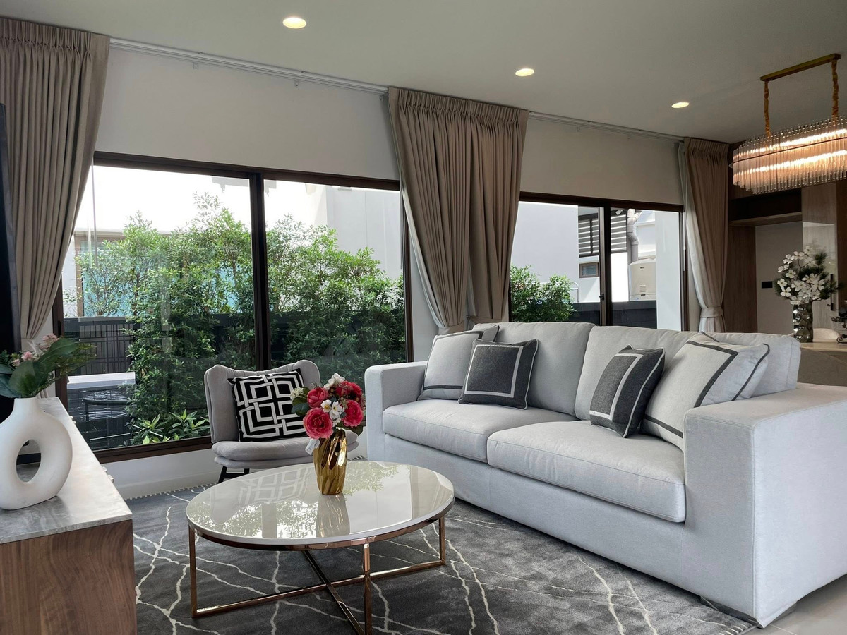 For RentHousePattanakan, Srinakarin : 📍 Single House for Rent: Detached house, Burasiri Village, Krungthep Kreetha, 4 floors, located near Brighton International School and Wellington   Type: 4 bedrooms / 4 bathrooms