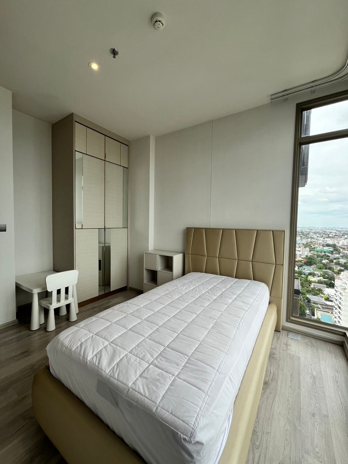 For RentCondoSukhumvit, Asoke, Thonglor : 🔥 Hot Deal 2 bedrooms with best layout for rent rhythm ekkamai estate 🔥