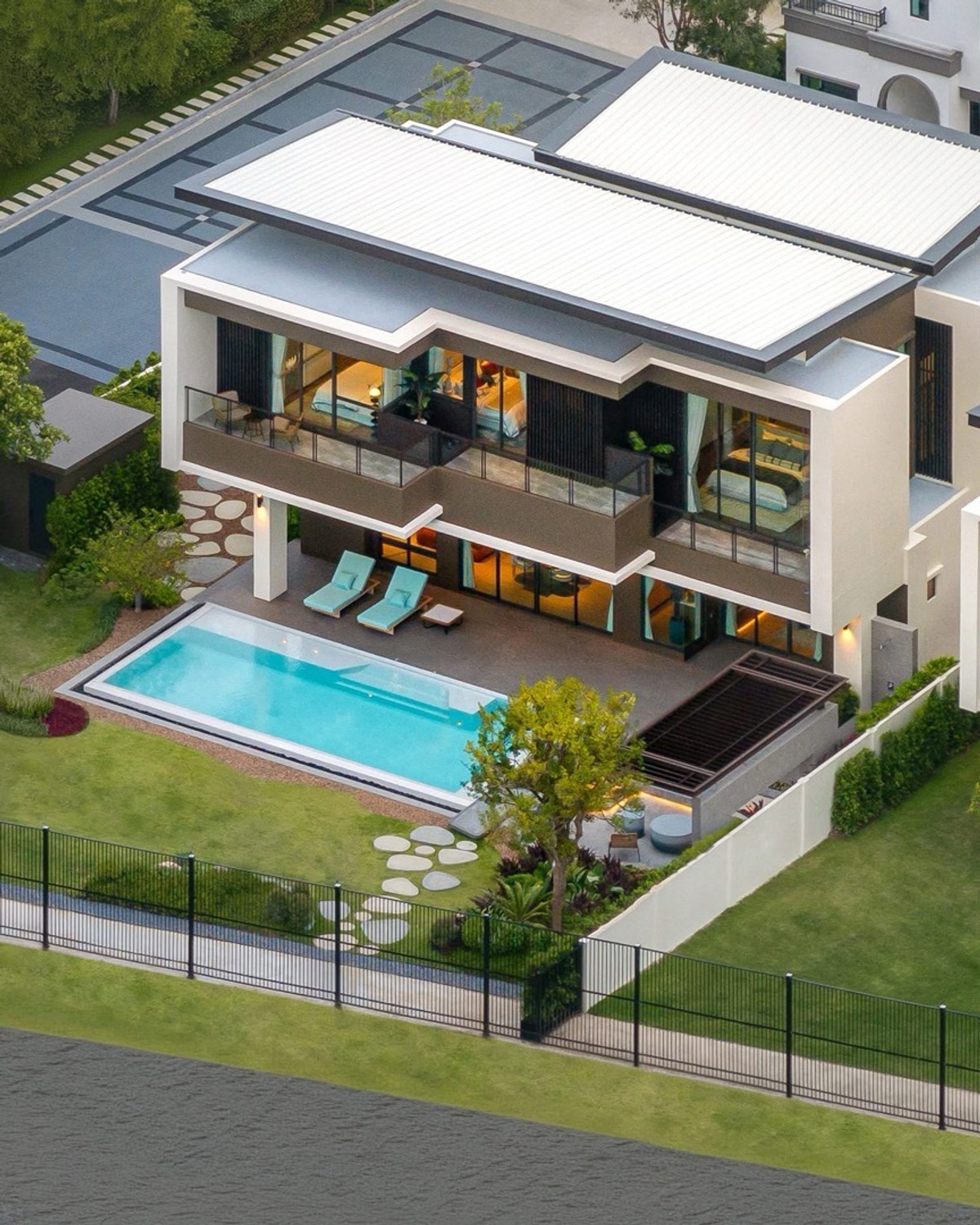 For SaleHouseSamut Prakan,Samrong : ⭐️Special price for project closing ⭐️The River size 454 Sq.m 4 bed 5 bath special price only 24.9 MB. Make an appointment to view the project. 086-795-9997(Jimmy)