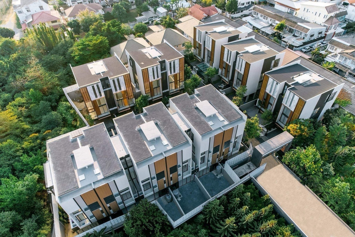 ขายทาวน์โฮมลาดพร้าว เซ็นทรัลลาดพร้าว : ราคาพิเศษ ‼️Novel Residence Ladprao 18 ขนาด 350 Sq.m 3 bed 4 bath พิเศษ เพียง 32.9 MB เท่านั้น !! ติดต่อ 086-795-9997 
