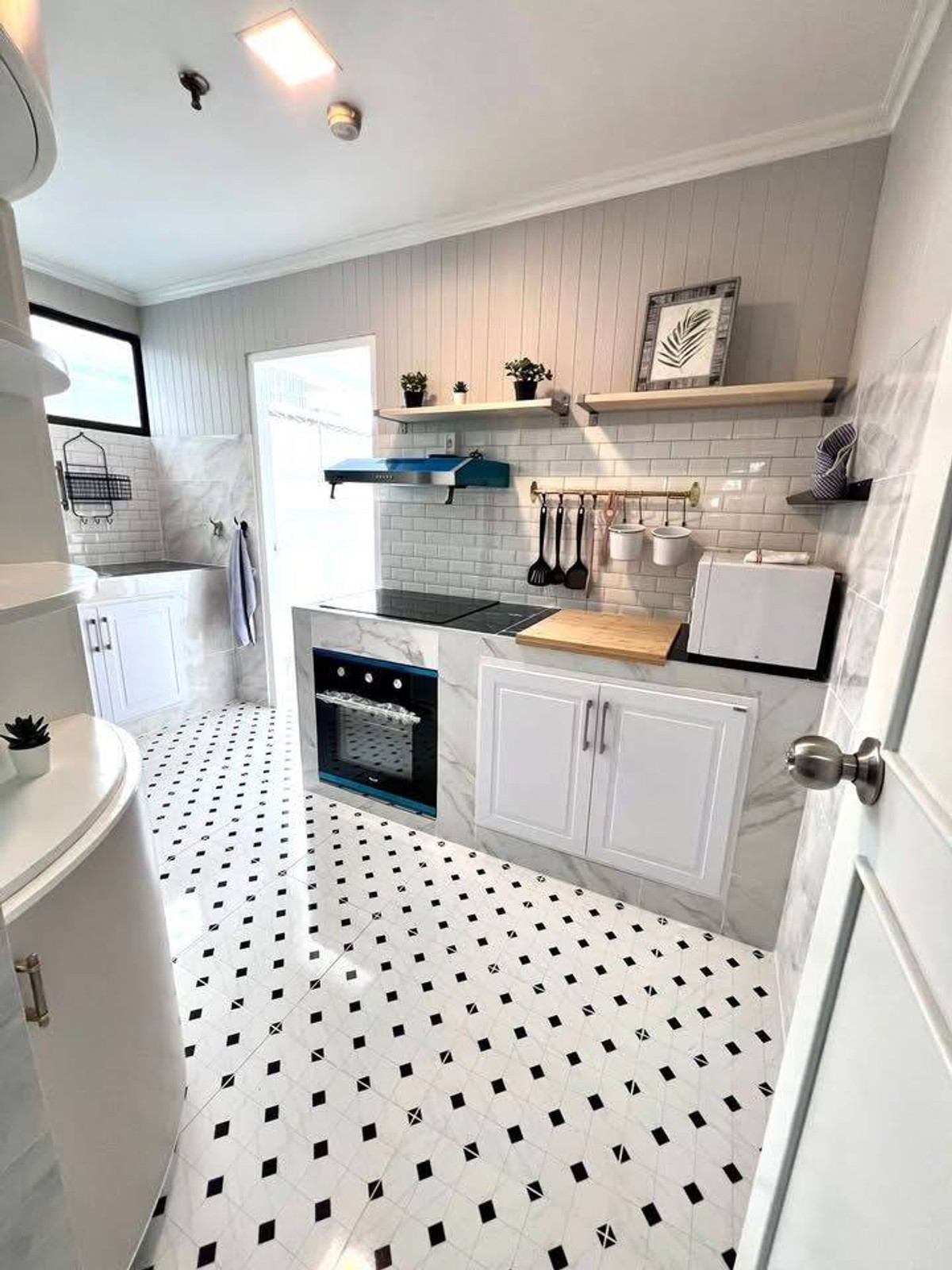 ให้เช่าคอนโดสุขุมวิท อโศก ทองหล่อ : ✨ให้เช่าคอนโดขนาดกว้างย่านเอกมัย ที่ Modern Town 3ห้องนอน เฟอร์นิเจอรน์ครบ ใกล้แหล่งช้อปปิ้ง ใกล้BTS เอกมัย พร้อมอยู่