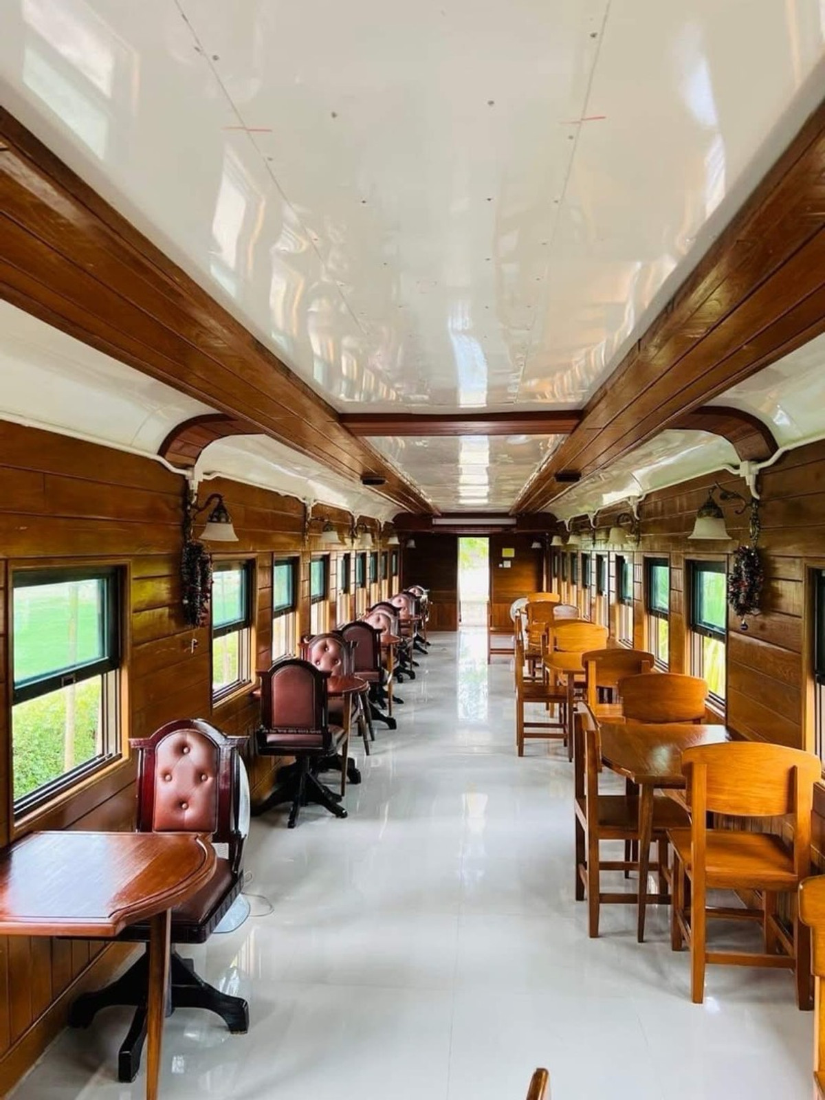 For SaleHousePhrae : Old teak houses for sale, large and small. Complete with train carriages On land in a prime location, Phrae Province, over 8 rai, next to the road along the irrigation canal, mountain view, cool and shady atmosphere mixed with the scent of nature in every