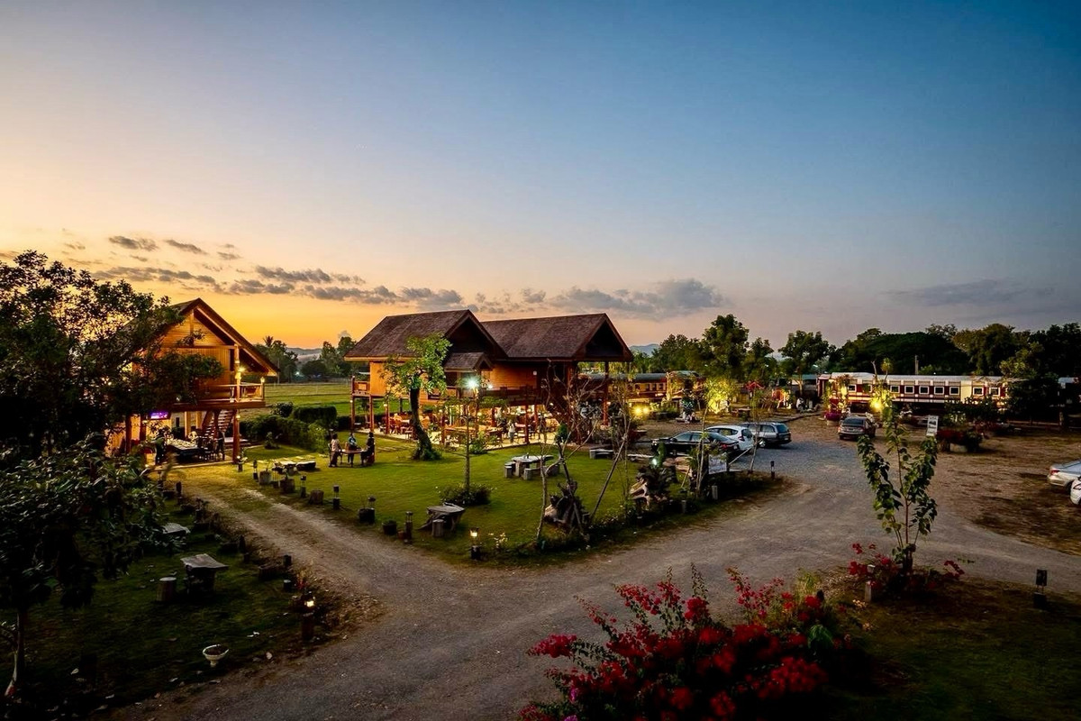 For SaleHousePhrae : Old teak houses for sale, large and small. Complete with train carriages On land in a prime location, Phrae Province, over 8 rai, next to the road along the irrigation canal, mountain view, cool and shady atmosphere mixed with the scent of nature in every