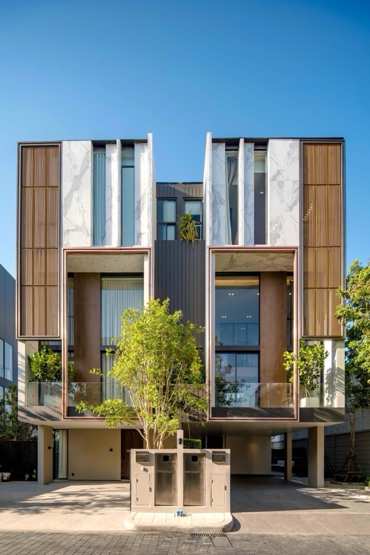 ขายทาวน์โฮมลาดพร้าว เซ็นทรัลลาดพร้าว : ราคาพิเศษ ‼️Novel Residence Ladprao 18 ขนาด 350 Sq.m 3 bed 4 bath พิเศษ เพียง 32.9 MB เท่านั้น !! ติดต่อ 086-795-9997 