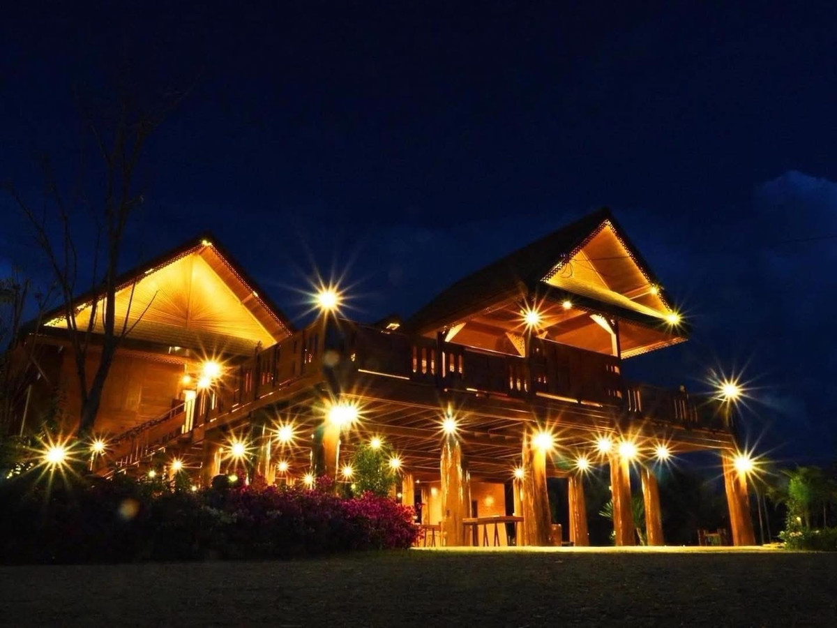 For SaleHousePhrae : Old teak houses for sale, large and small. Complete with train carriages On land in a prime location, Phrae Province, over 8 rai, next to the road along the irrigation canal, mountain view, cool and shady atmosphere mixed with the scent of nature in every