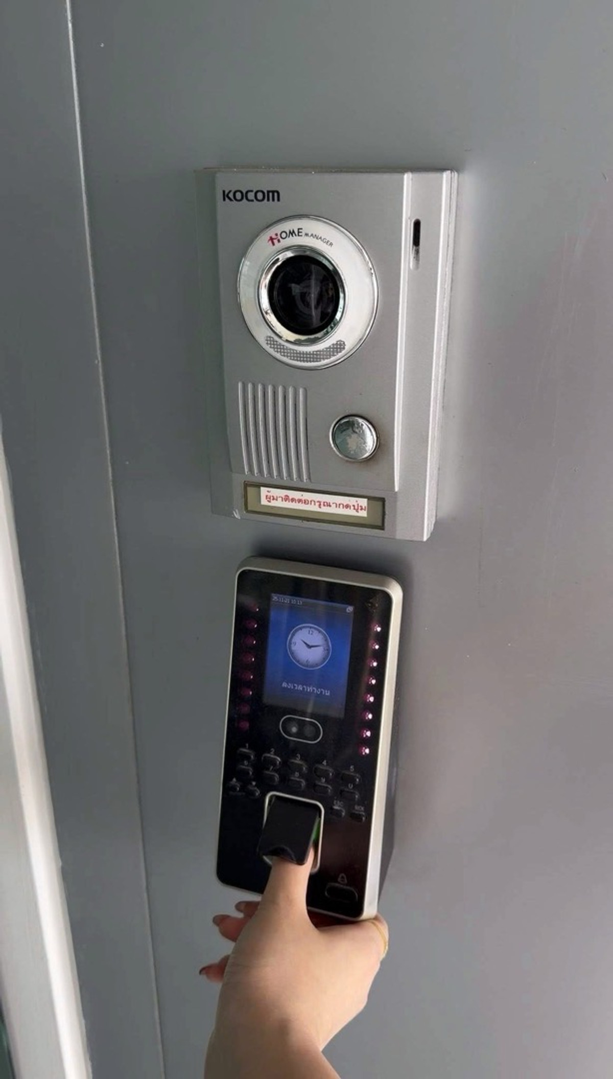 For RentRetail SpacePattanakan, Srinakarin : For rent, 5-story building with elevator, for business, offices, clinics, wellness, schools, institutes, has parking + common area, easy entry and exit, near luxury homes and international schools.