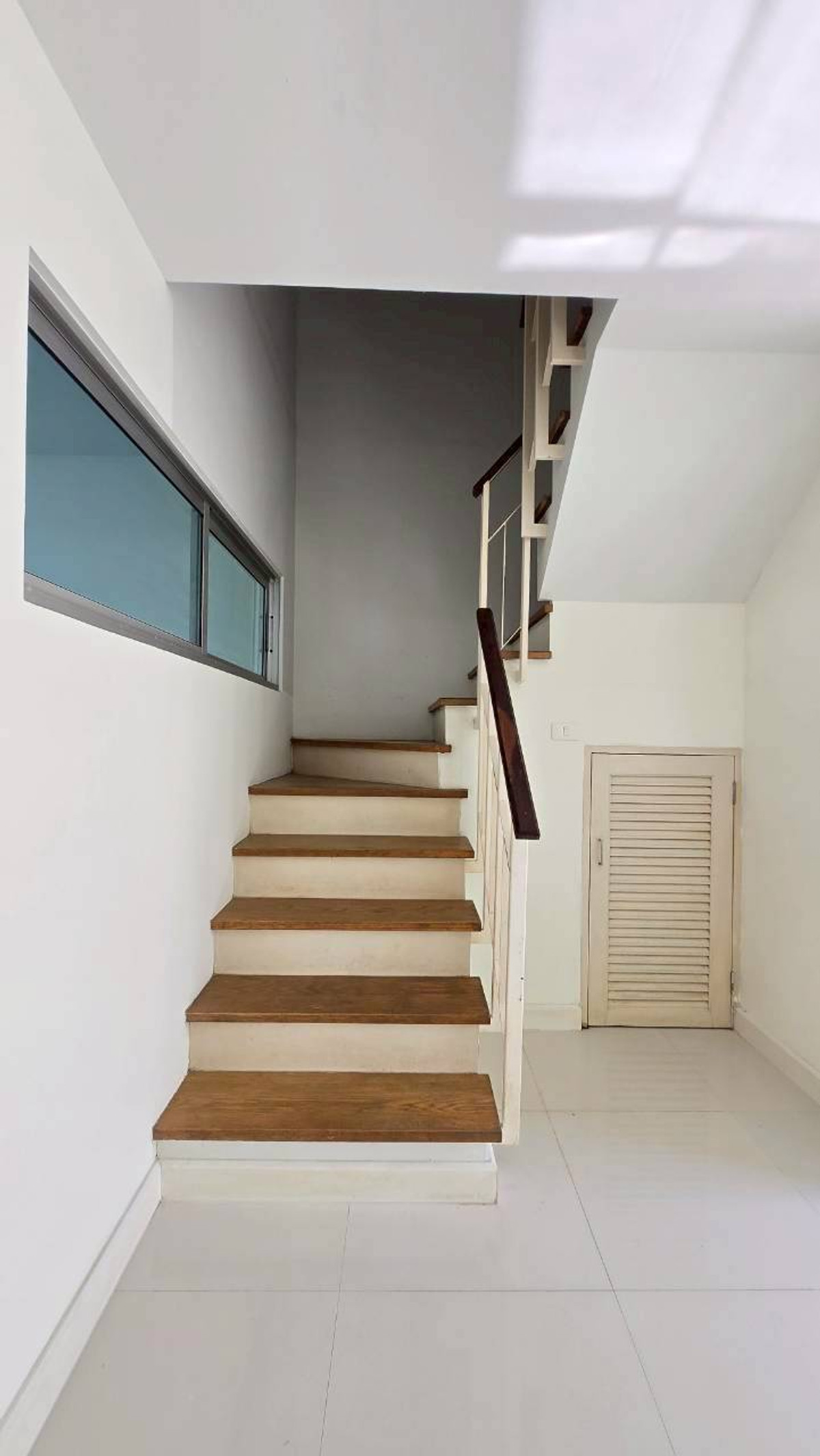 ขายทาวน์โฮมโชคชัย4 ลาดพร้าว71 : 🔥🔥ขายถูกThe Plant Citi Ladprao71🔥🔥เดอะแพลนท์ซิตี้ ลาดพร้าว71*พท.18.6 ตร.ว รีโนเวทพร้อมอยู่ ใกล้รถไฟฟ้า ซอยสงบส่วนตัว พื้นที่เยอะ *