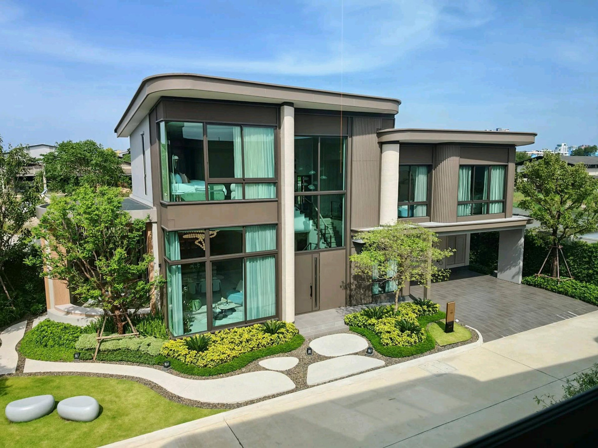 For SaleHouseBangna, Bearing, Lasalle : New design house, wide front, near BTS Bearing, price starts at 20 million.