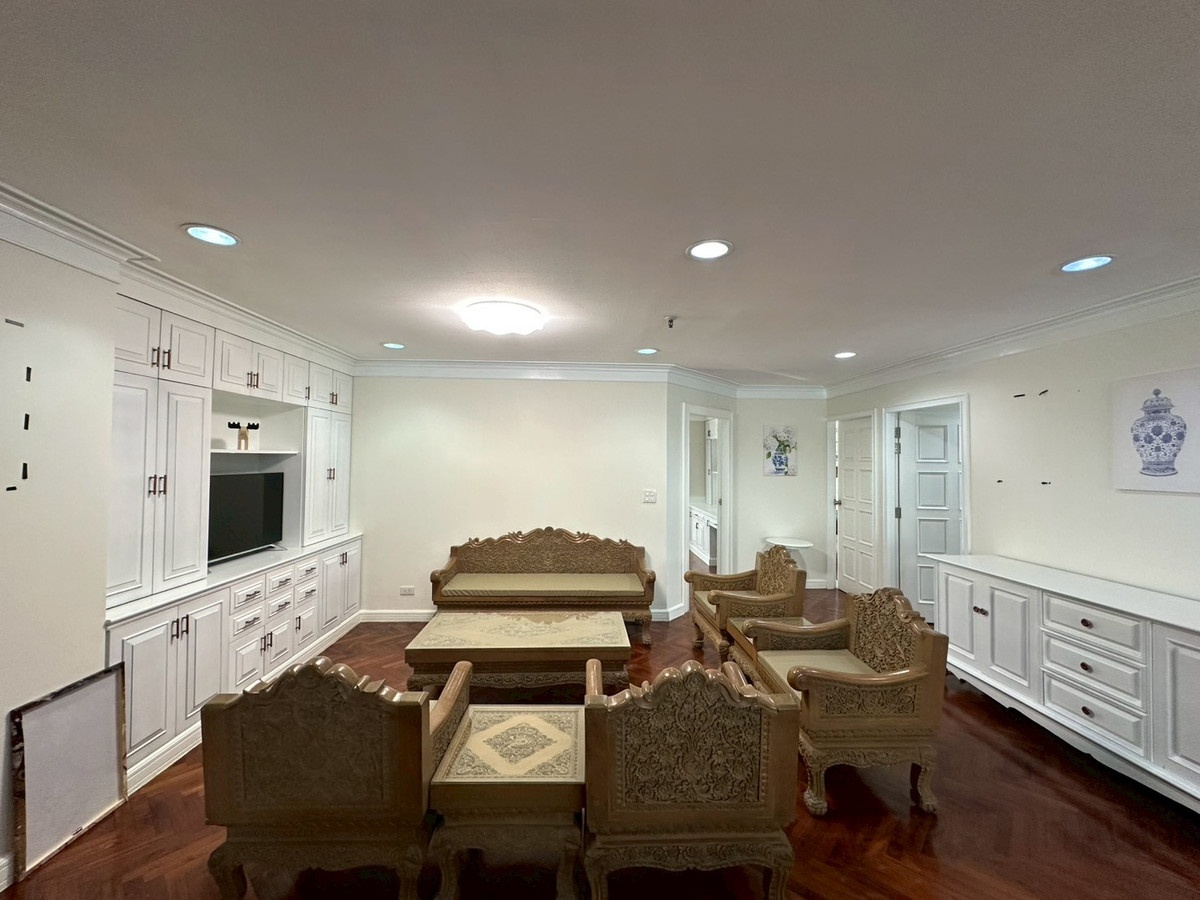 For RentCondoSukhumvit, Asoke, Thonglor : ✨Condo for rent in the Ekkamai area at Modern Town. 3 bedrooms, fully furnished, close to shopping areas and BTS Ekkamai. Ready to move in.