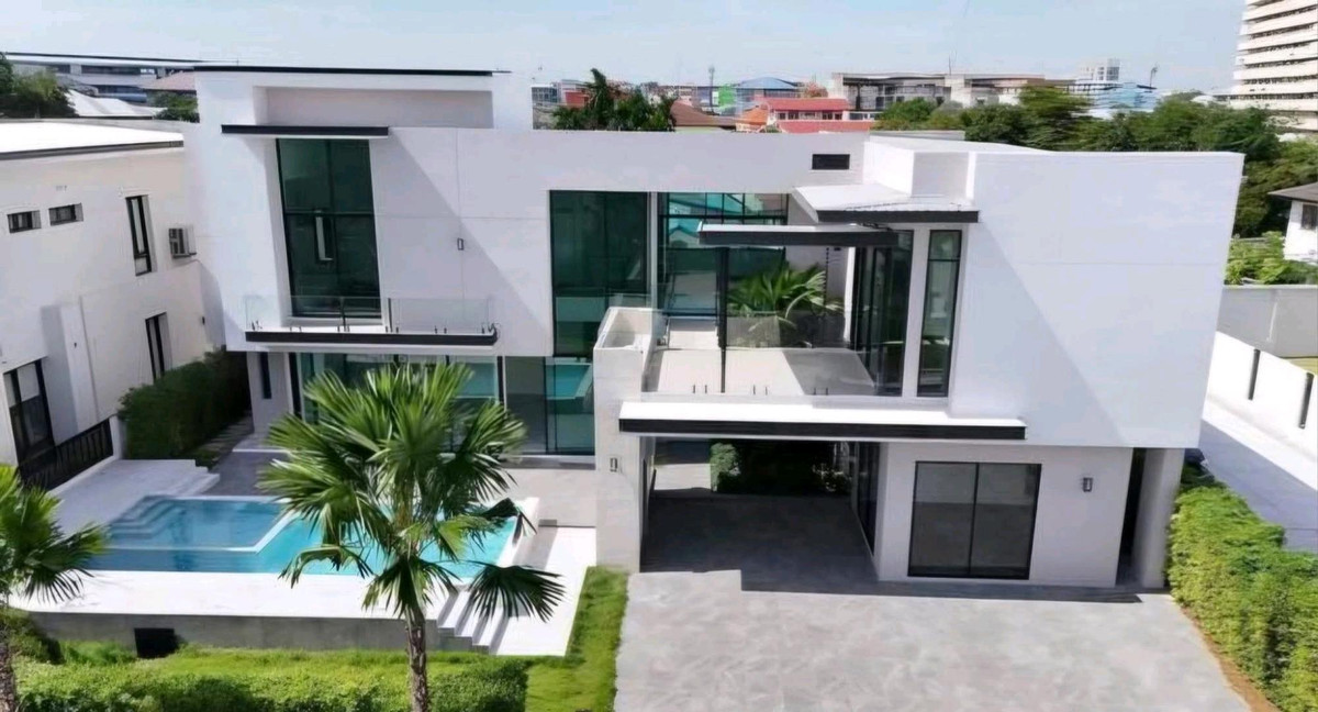ขายบ้านเลียบทางด่วนรามอินทรา : 🔥Pool villa เอกมัย–รามอินทรา 55 ล้าน