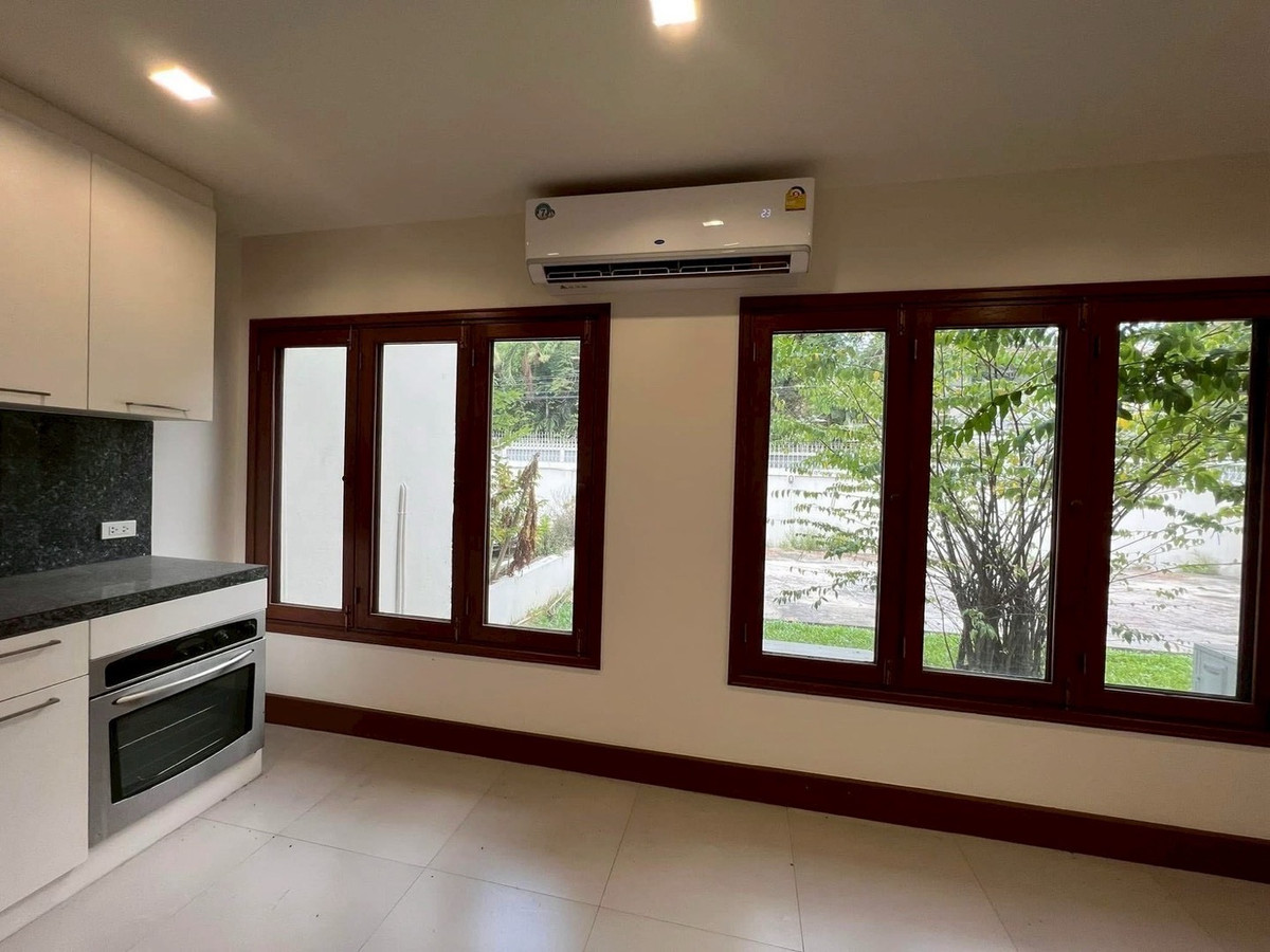 ให้เช่าบ้านอารีย์ อนุสาวรีย์ : ให้เช่า บ้านเดี่ยว Mid Century House ราชครู เขตพญาไท ใกล้ อารีย์ และเลี้ยงสัตว์ได้ Pet Friendly