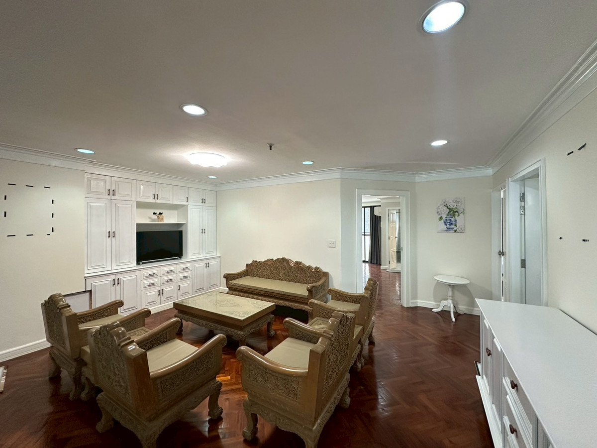 For RentCondoSukhumvit, Asoke, Thonglor : ✨Condo for rent in the Ekkamai area at Modern Town. 3 bedrooms, fully furnished, close to shopping areas and BTS Ekkamai. Ready to move in.