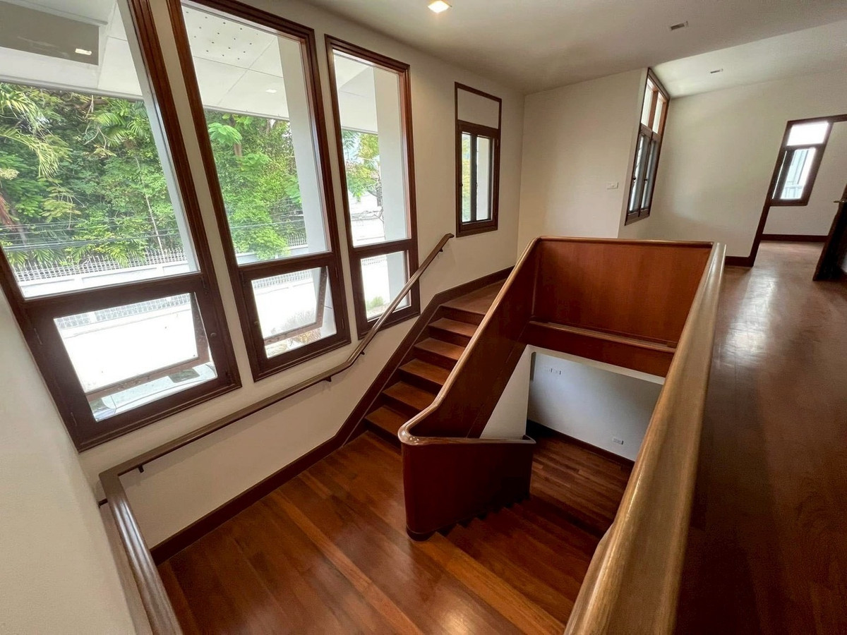 ให้เช่าบ้านอารีย์ อนุสาวรีย์ : ให้เช่า บ้านเดี่ยว Mid Century House ราชครู เขตพญาไท ใกล้ อารีย์ และเลี้ยงสัตว์ได้ Pet Friendly