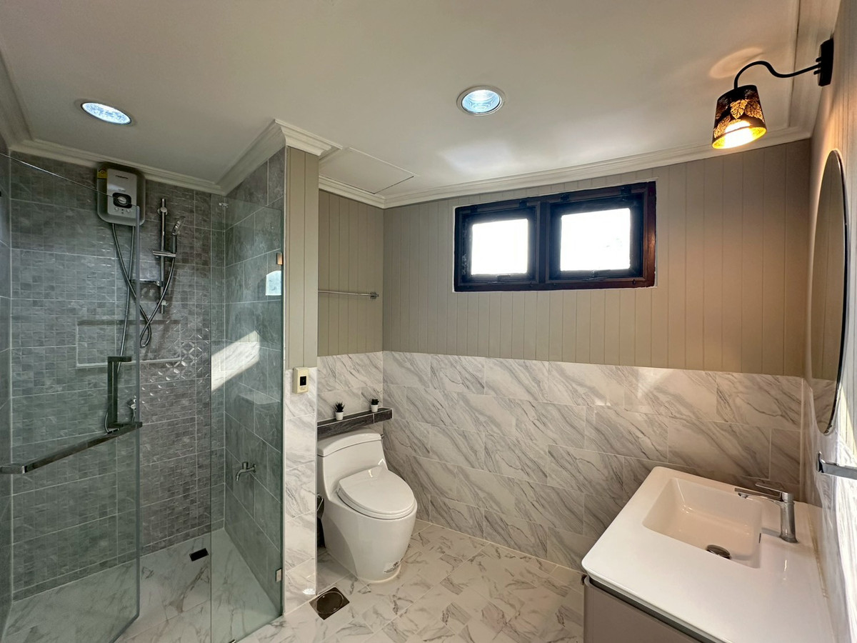 For RentCondoSukhumvit, Asoke, Thonglor : ✨Condo for rent in the Ekkamai area at Modern Town. 3 bedrooms, fully furnished, close to shopping areas and BTS Ekkamai. Ready to move in.