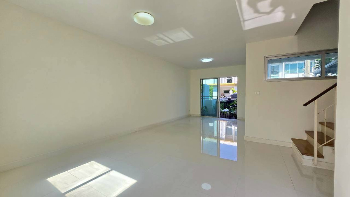 ขายทาวน์โฮมโชคชัย4 ลาดพร้าว71 : 🔥🔥ขายถูกThe Plant Citi Ladprao71🔥🔥เดอะแพลนท์ซิตี้ ลาดพร้าว71*พท.18.6 ตร.ว รีโนเวทพร้อมอยู่ ใกล้รถไฟฟ้า ซอยสงบส่วนตัว พื้นที่เยอะ *